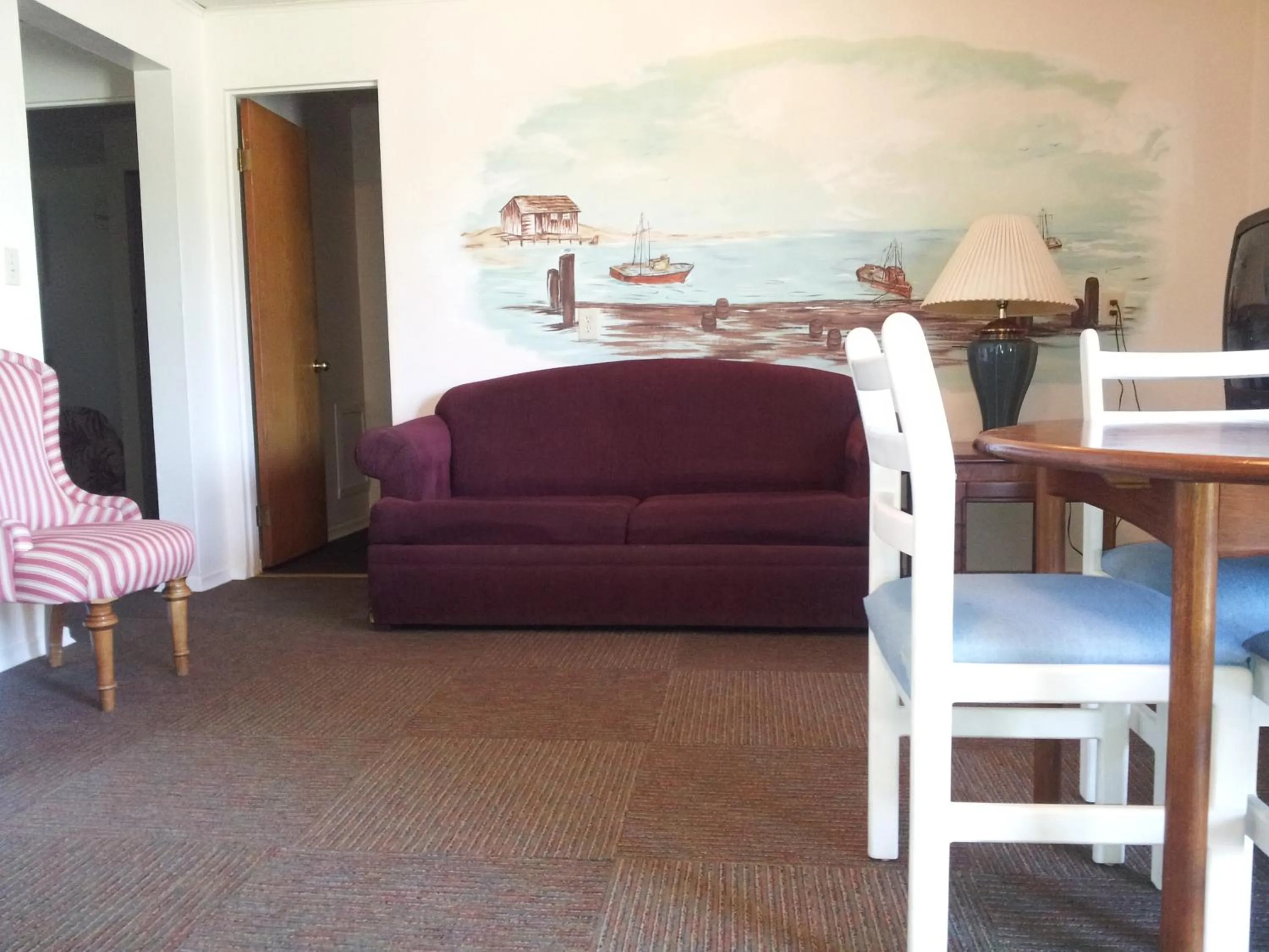 Living room in Ocean Avenue Inn