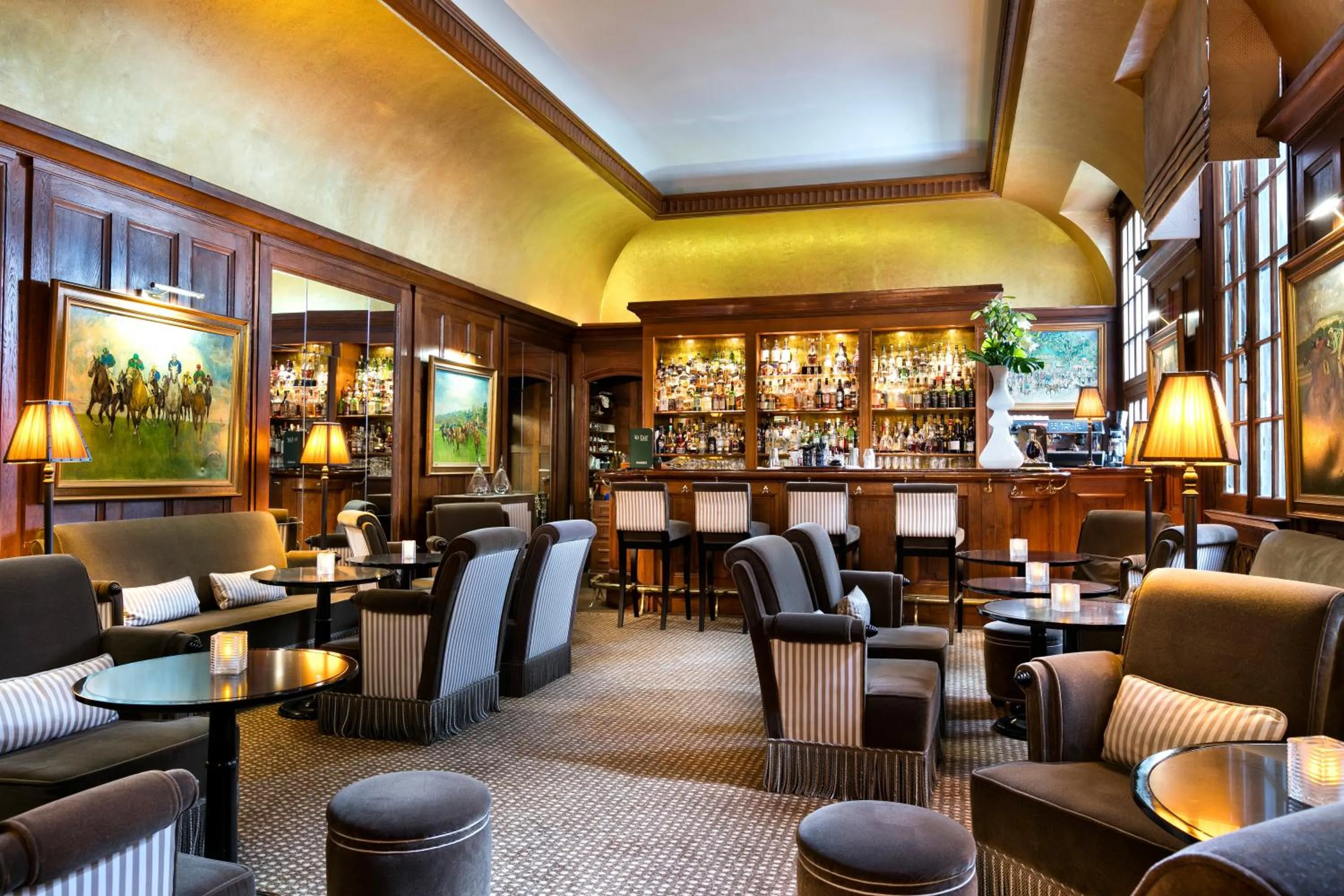 Lounge or bar in Hôtel Barrière Le Normandy