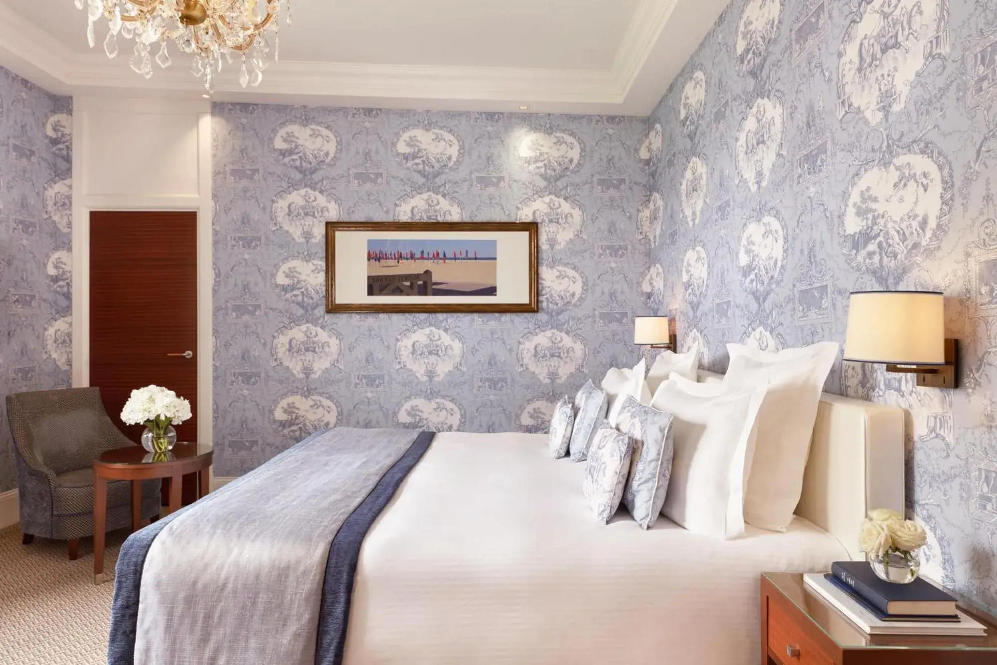 Deluxe Room in Hôtel Barrière Le Normandy Deluxe Room in Hôtel Barrière Le Normandy