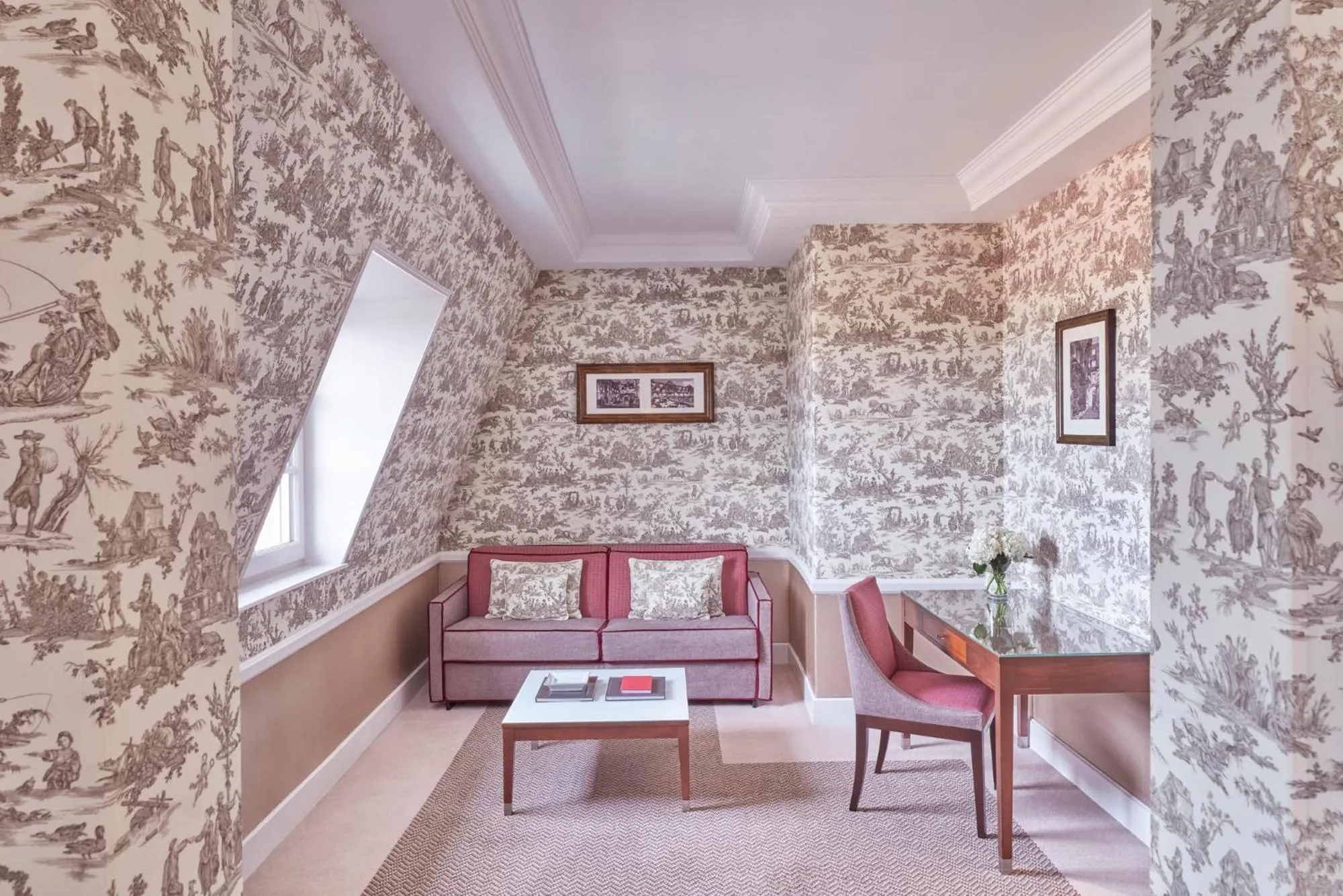 Living room in Hôtel Barrière Le Normandy