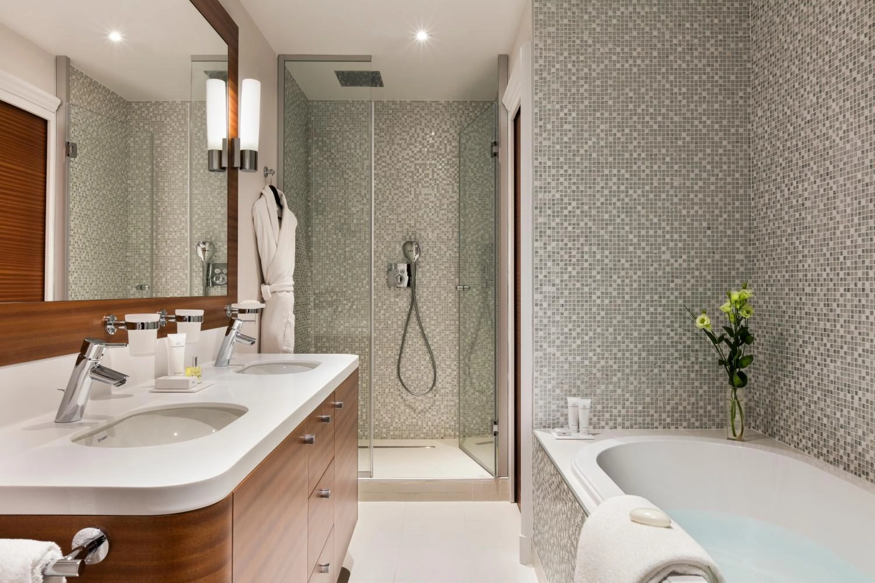 Bathroom in Hôtel Barrière Le Normandy