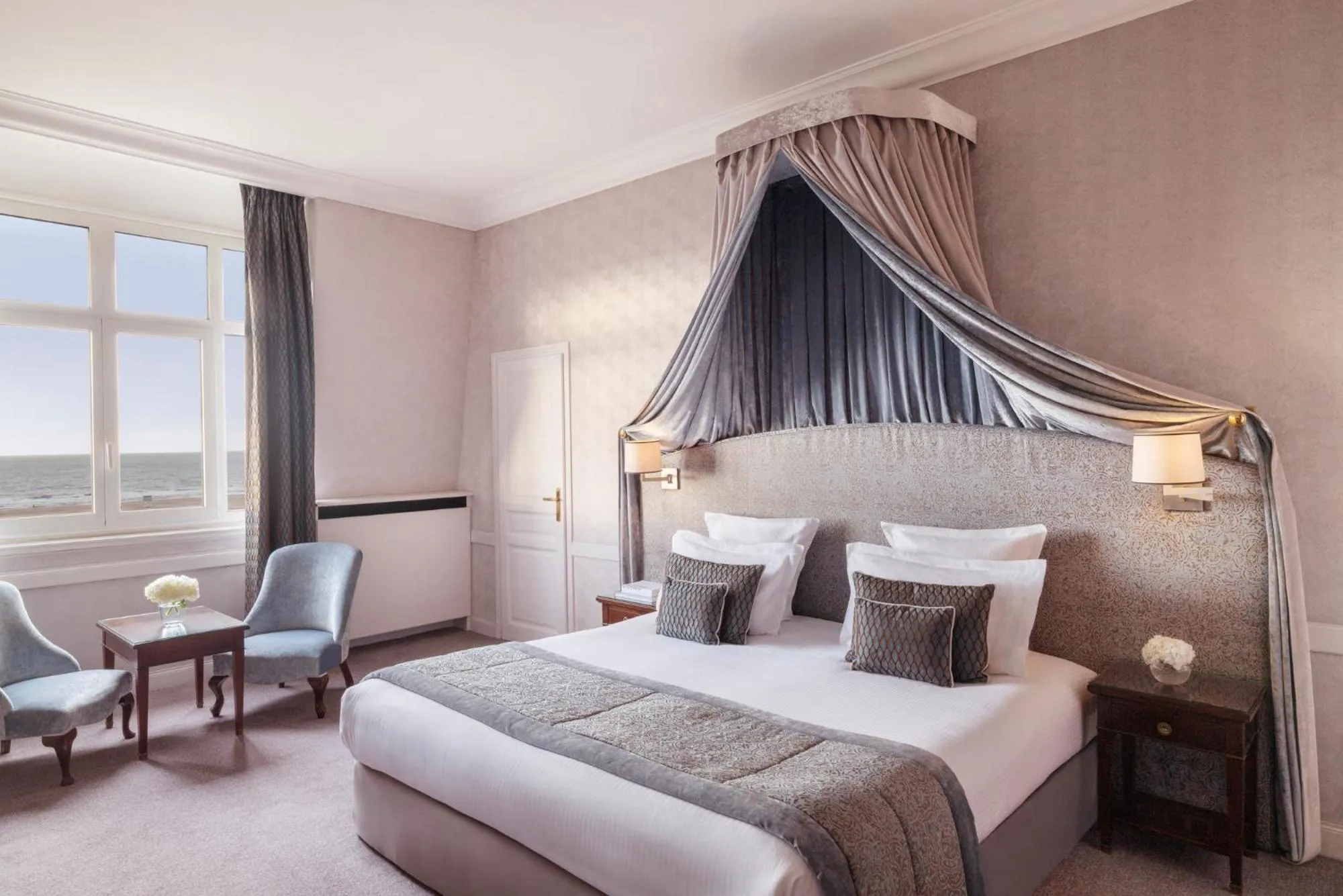 Bedroom, Bed in Hôtel Barrière Le Royal Deauville