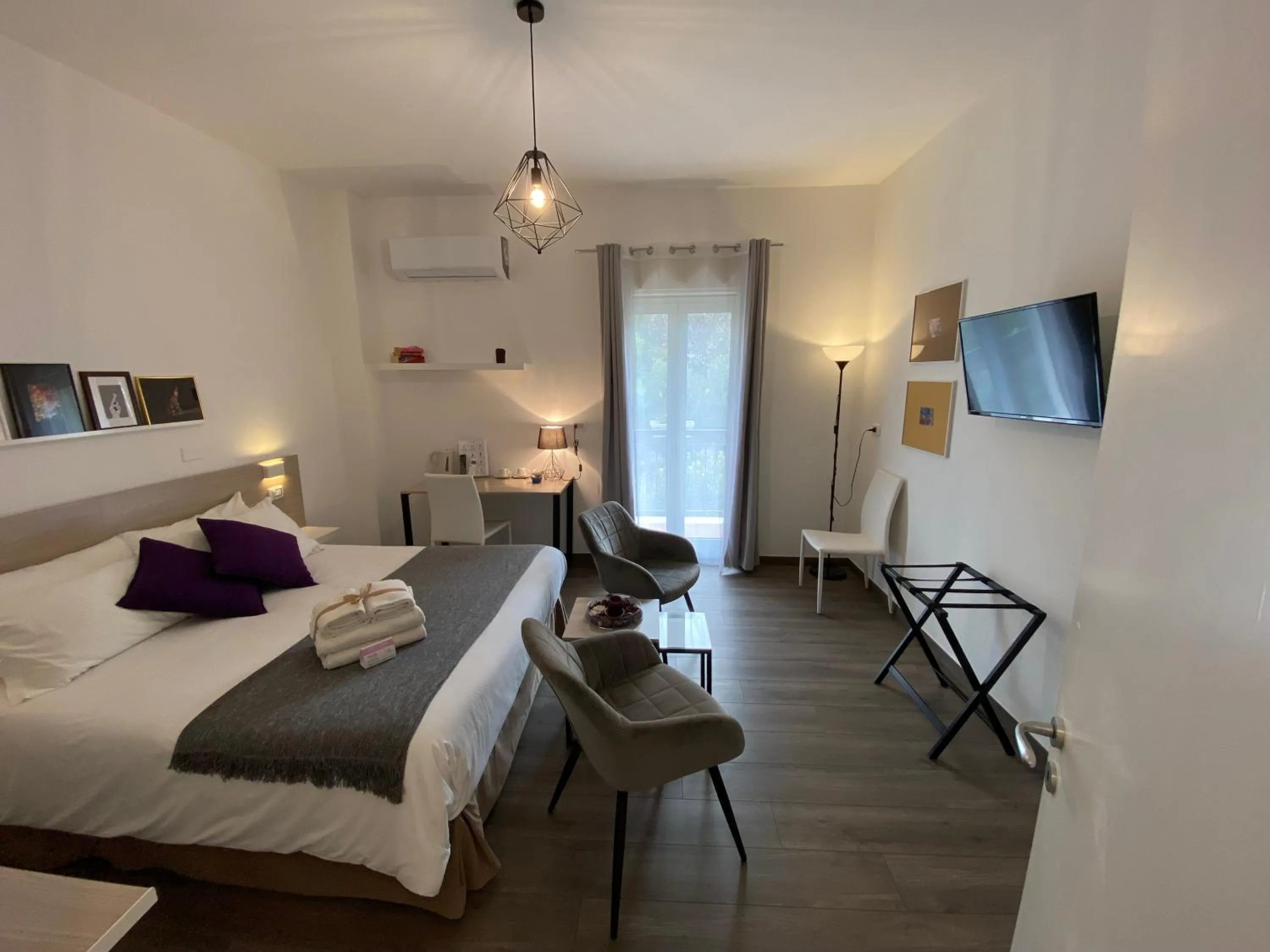 Bedroom, Bed in Ma&Mi Light Rooms