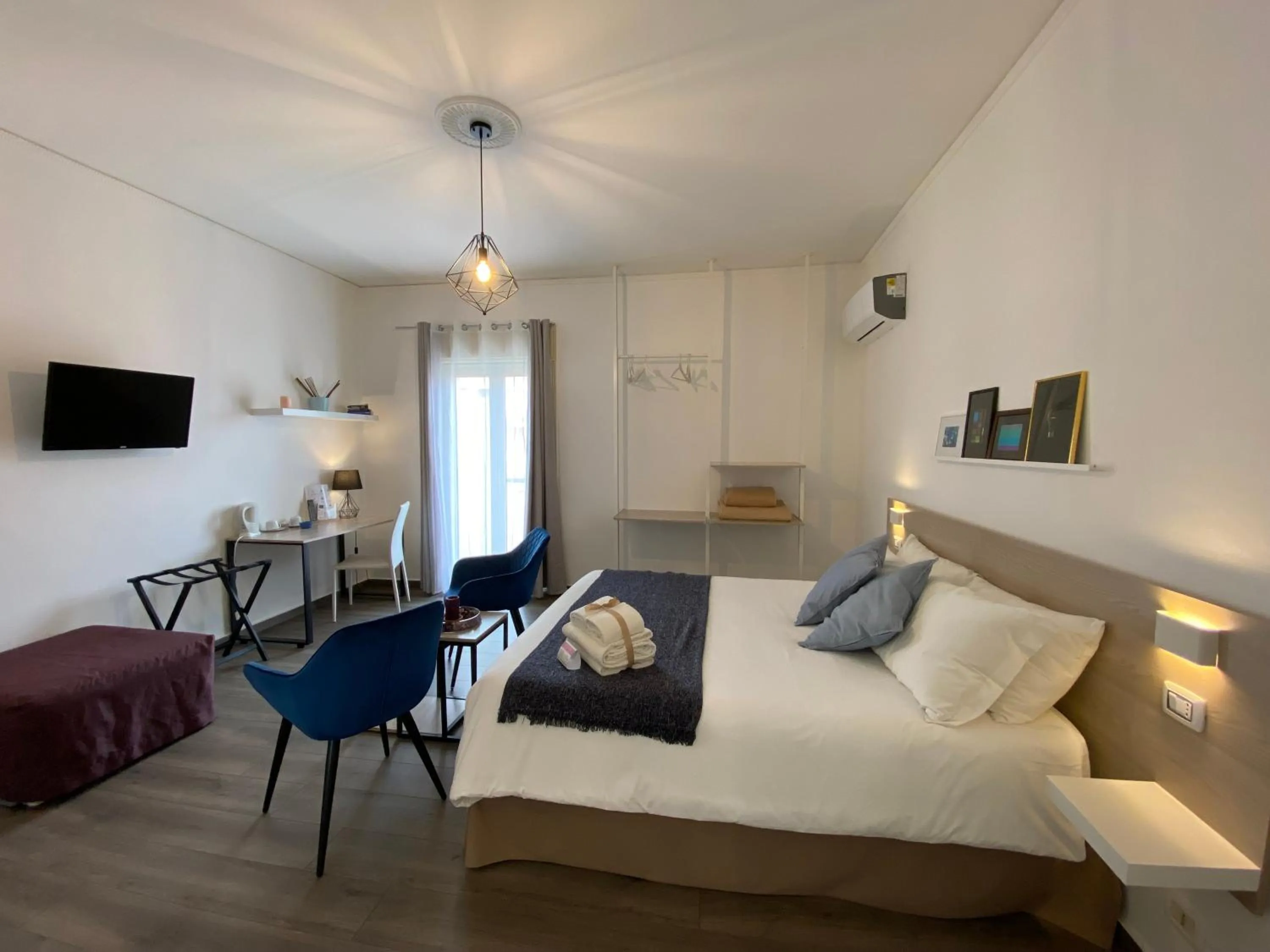 Bedroom, Bed in Ma&Mi Light Rooms