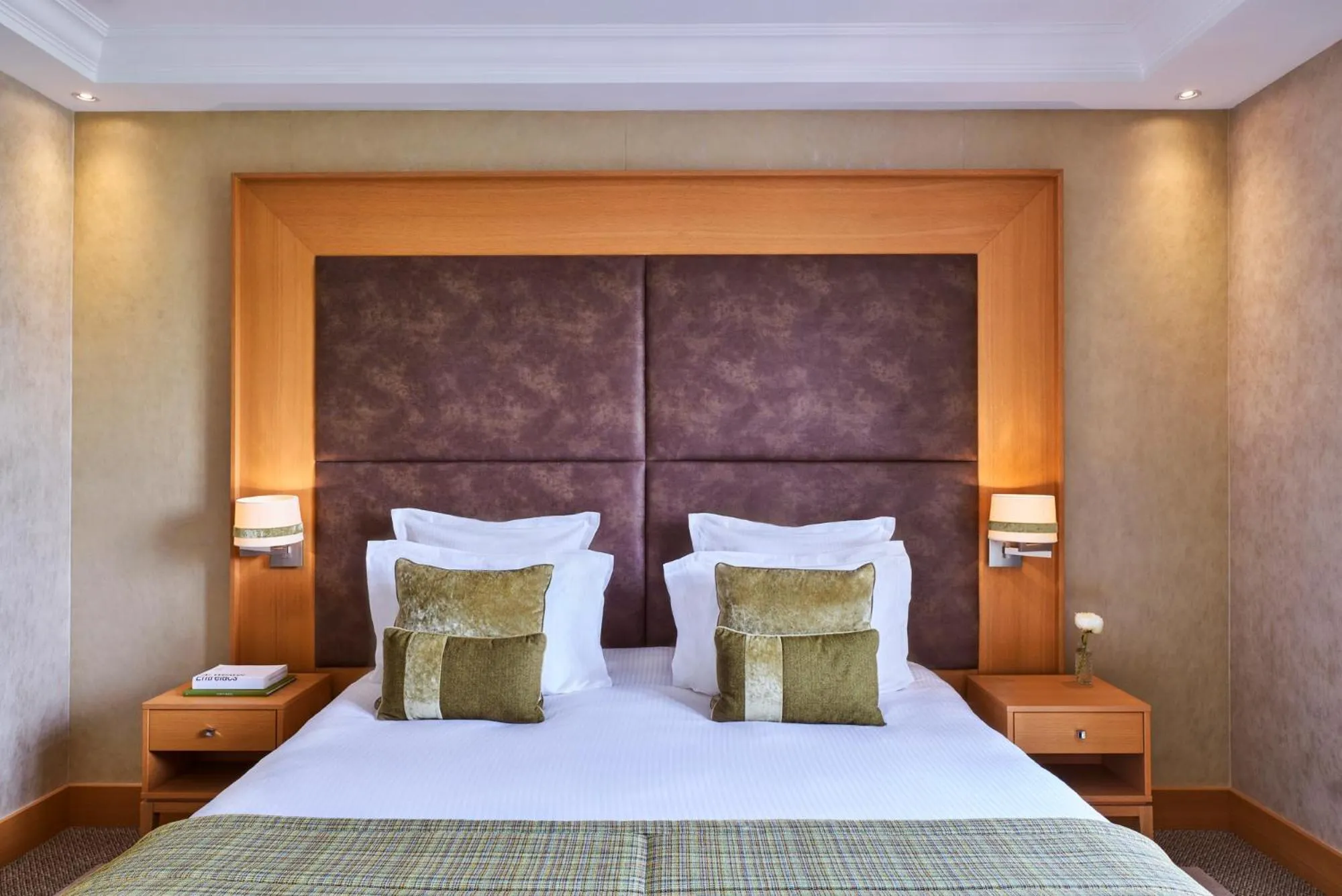 Bedroom, Bed in Hôtel Barrière L'Hôtel du Golf