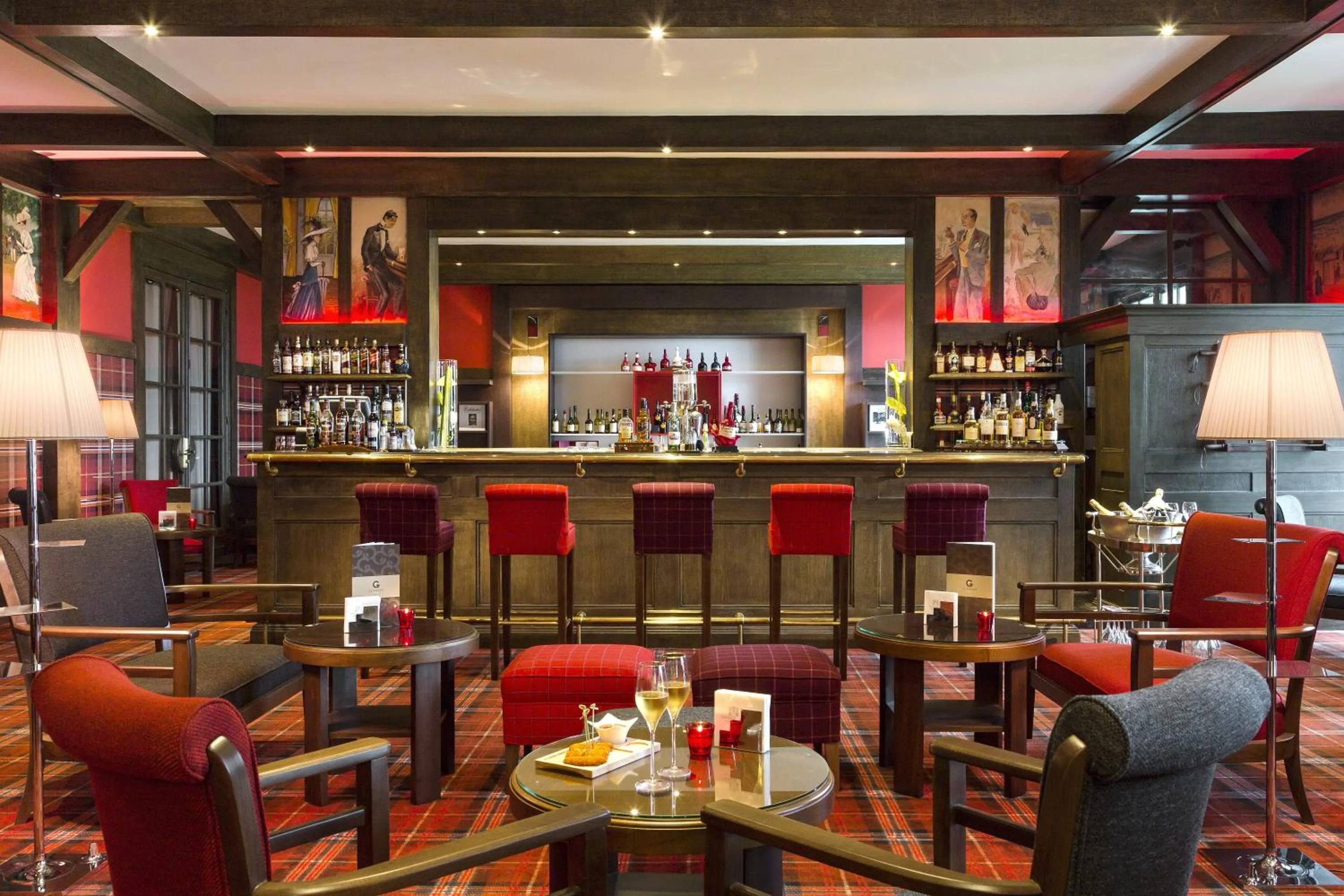 Lounge or bar in Hôtel Barrière L'Hôtel du Golf