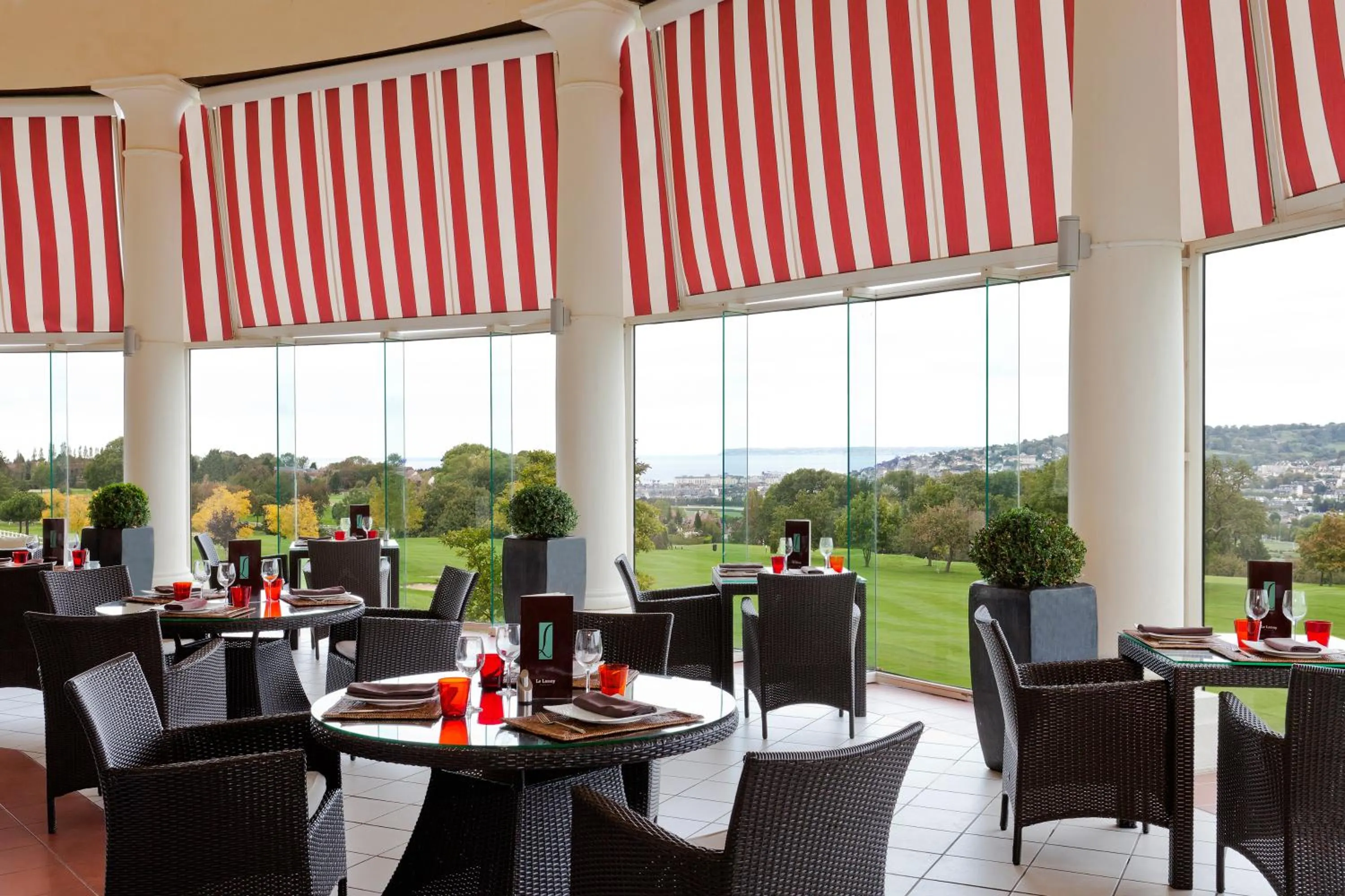 Restaurant/places to eat in Hôtel Barrière L'Hôtel du Golf