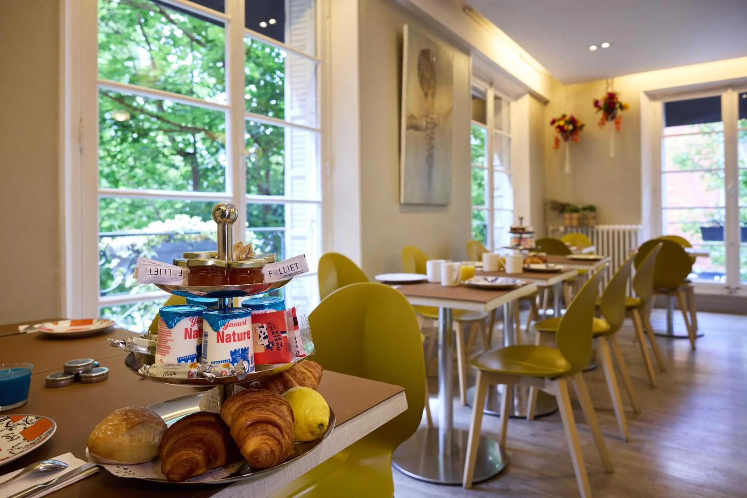 Breakfast in Logis Hôtel Marguerite