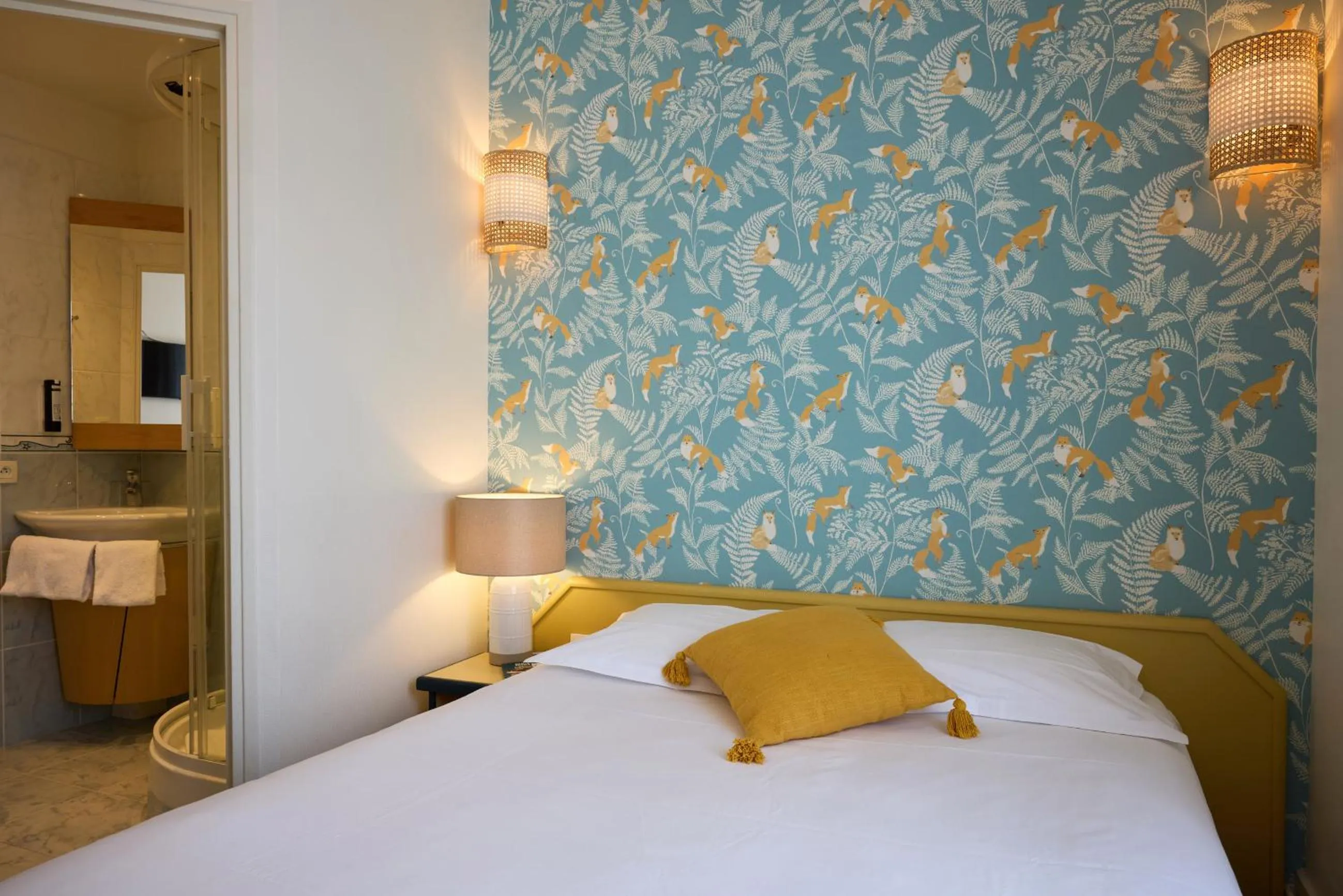 Coffee/tea facilities, Bed in Logis Hôtel Marguerite