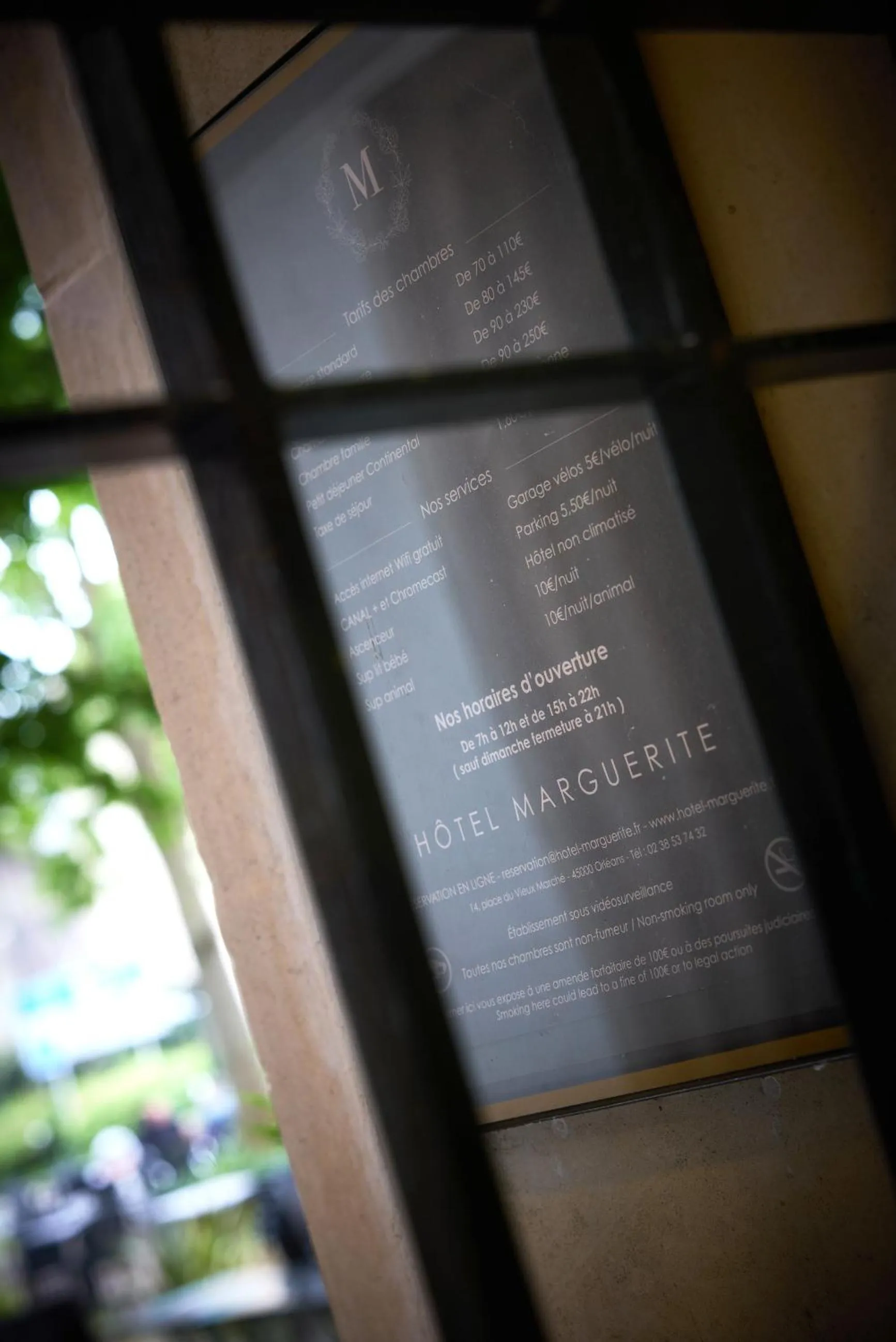 Decorative detail in Logis Hôtel Marguerite