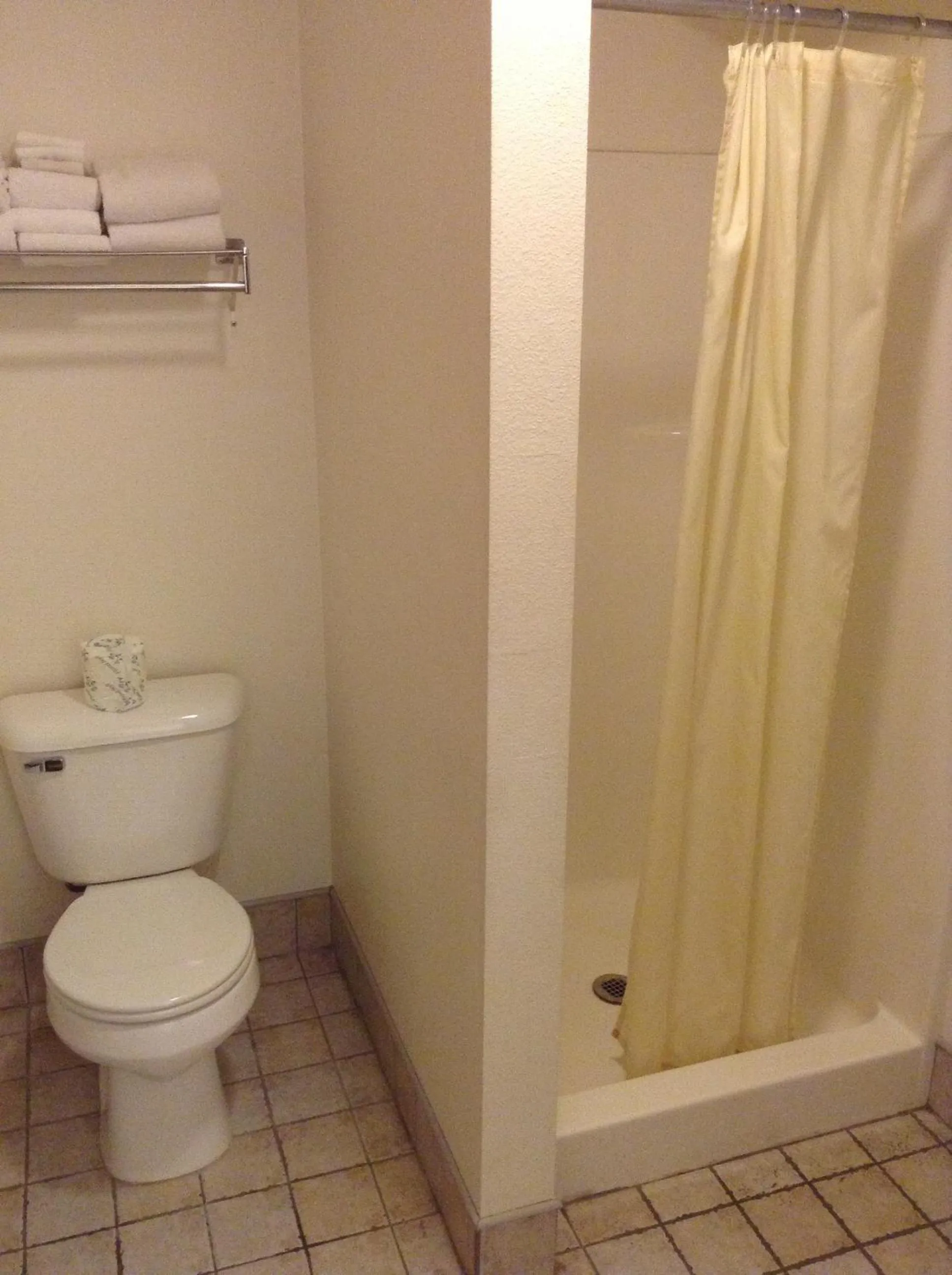 Bathroom in Coeur D' Alene Budget Saver Motel