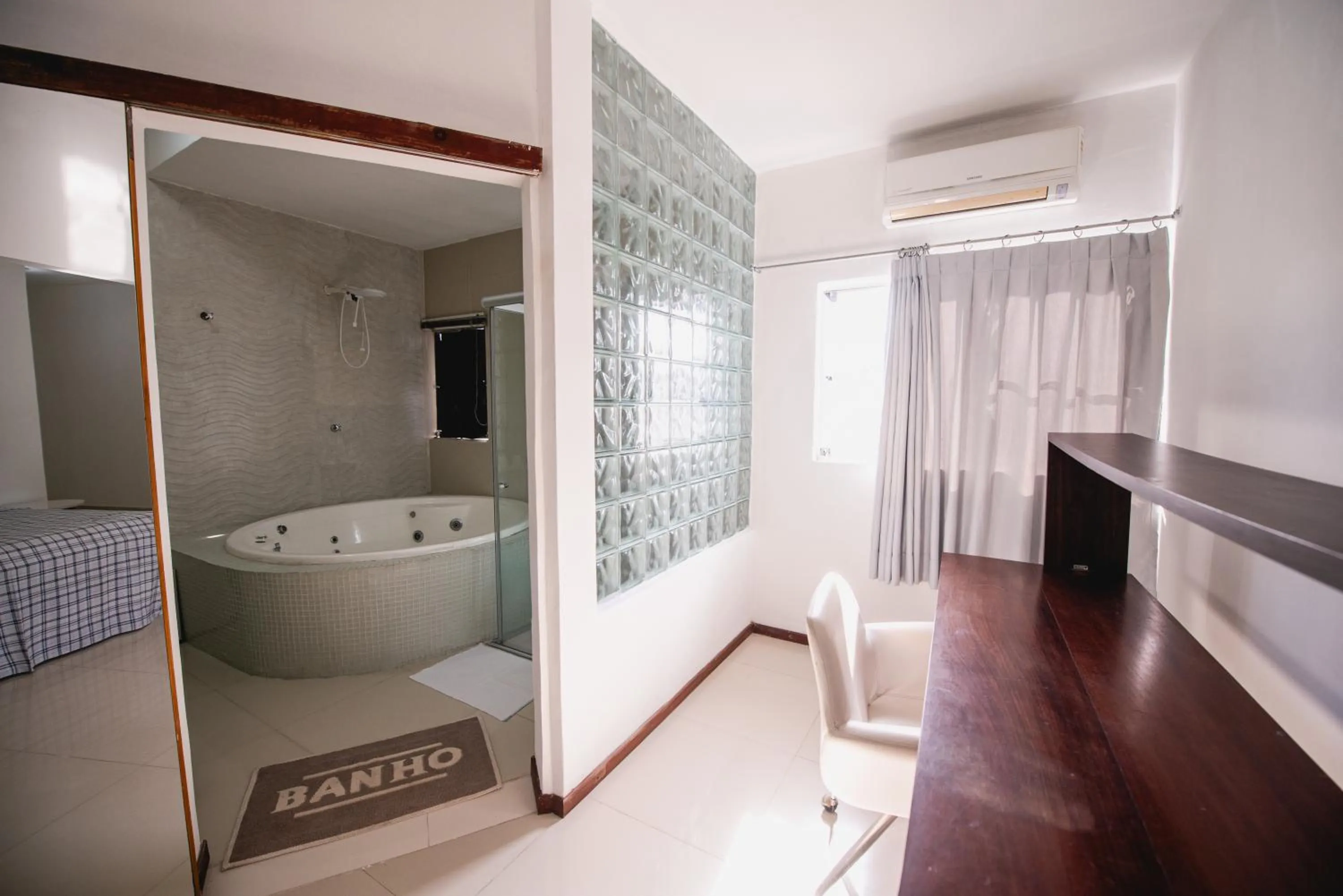 Bathroom in Cobertura exclusiva em ponta negra com vista para o mar