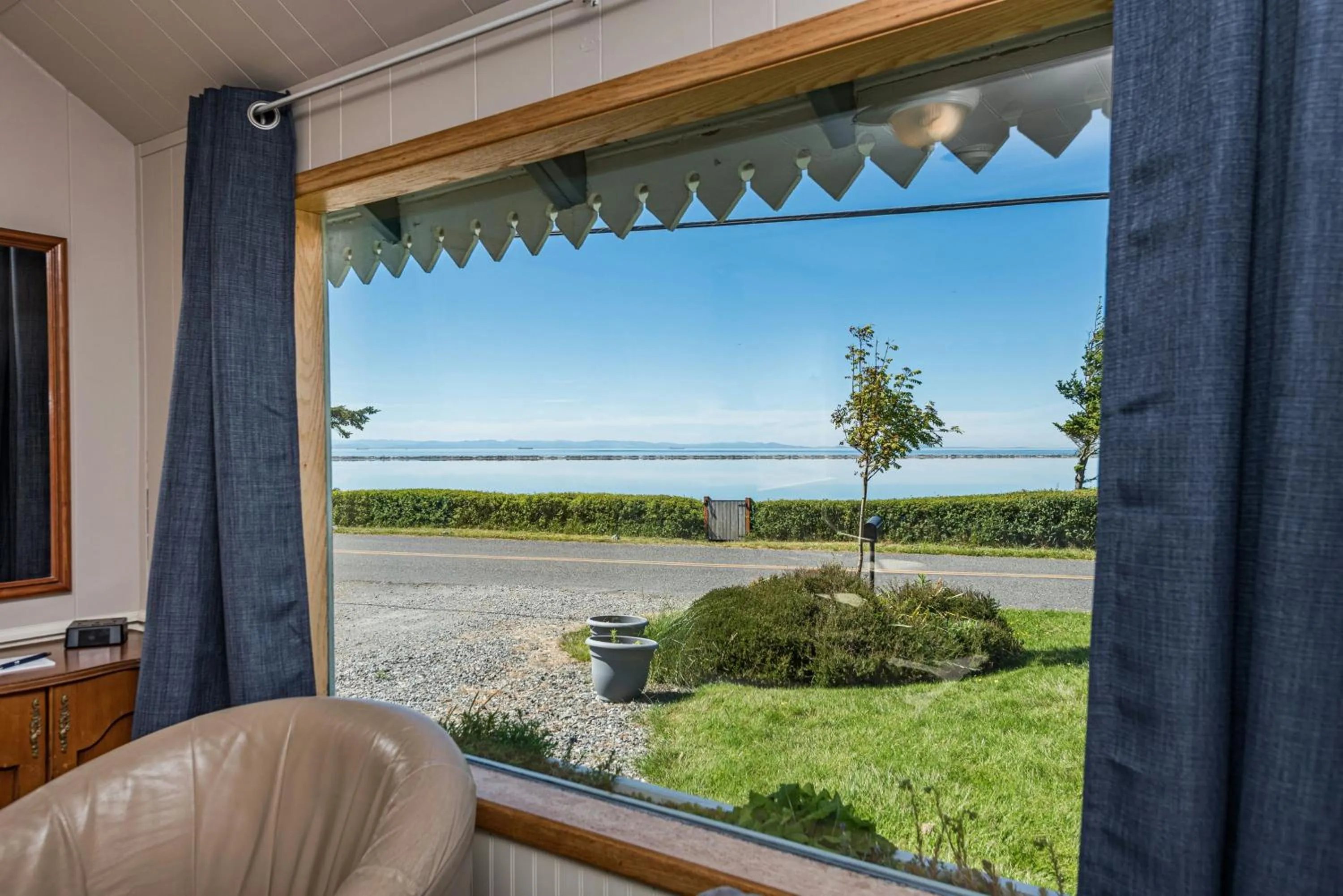 Garden view in Juan de Fuca Waterfront Hotel & Cottages