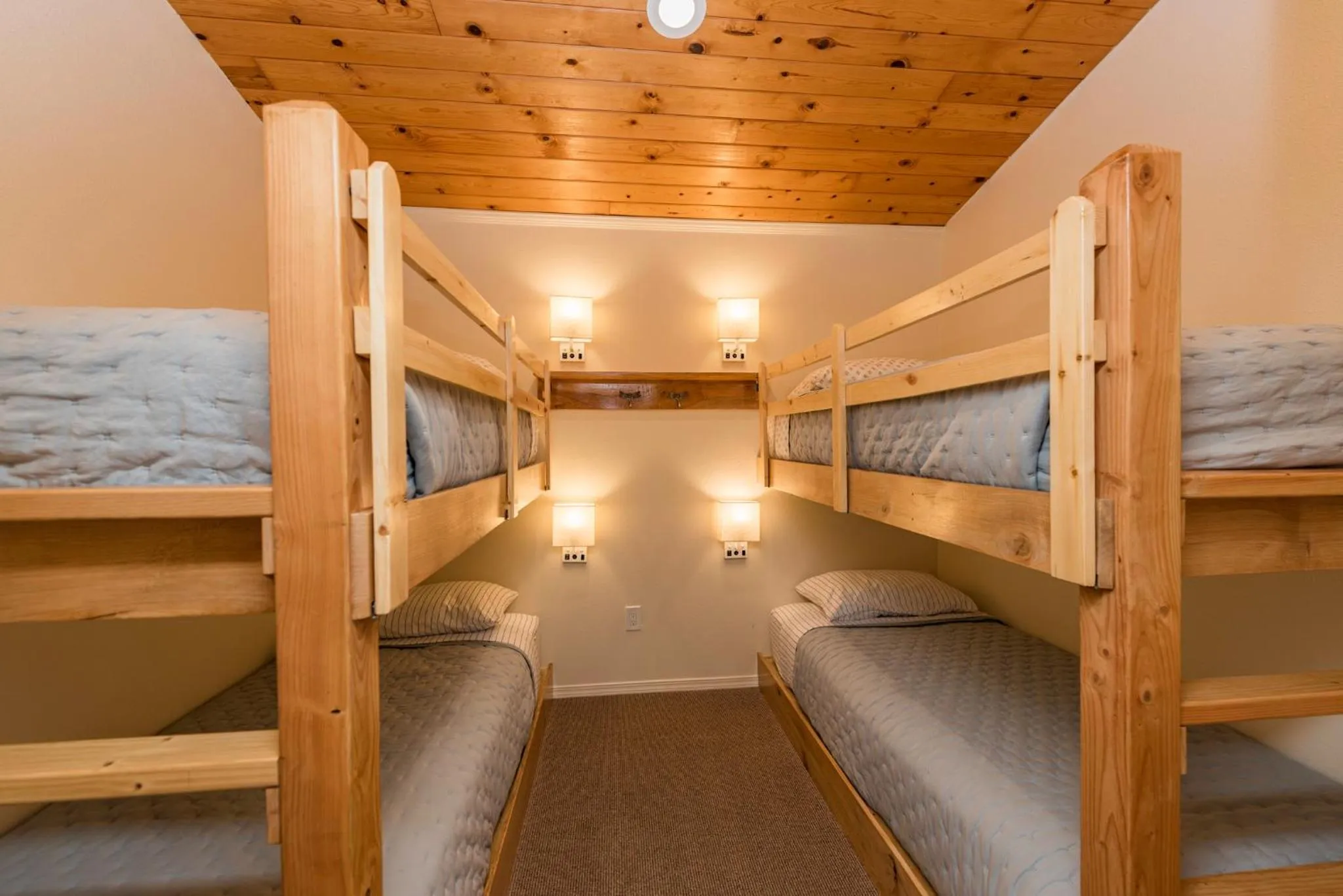 bunk bed, Bed in Juan de Fuca Waterfront Hotel & Cottages