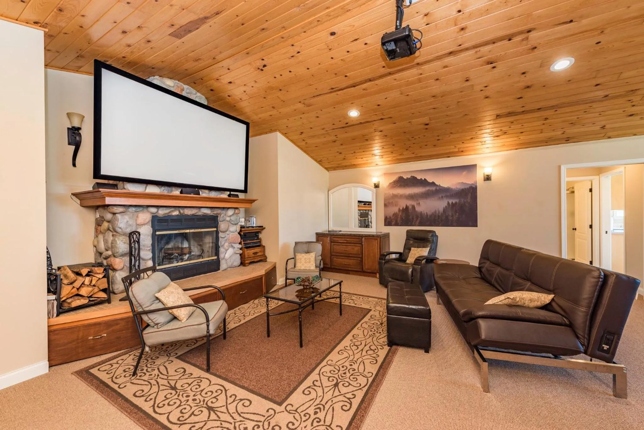 TV and multimedia in Juan de Fuca Waterfront Hotel & Cottages