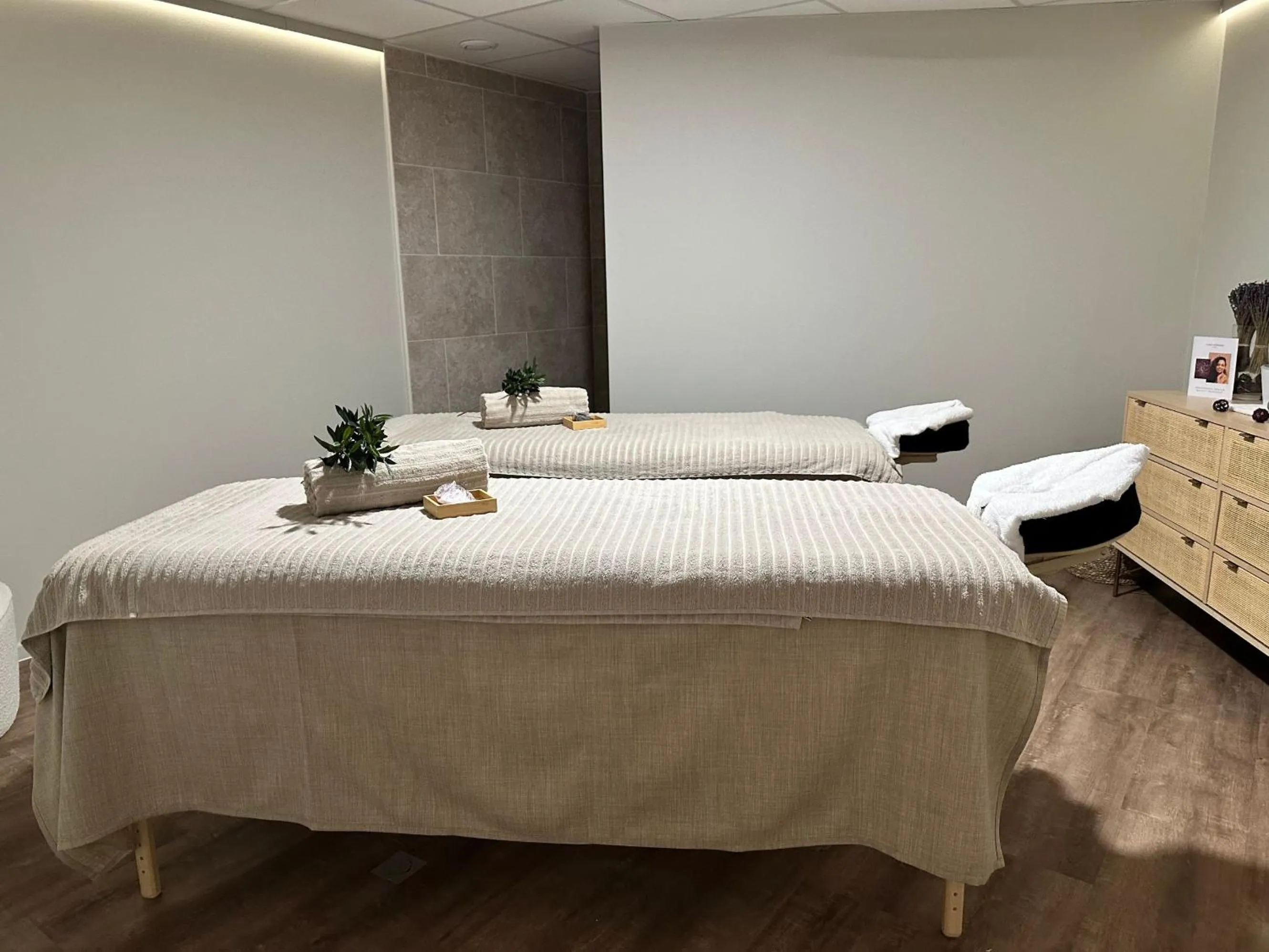 Massage, Bed in Garrigae Domaine de l'Esterel - piscine & SPA Cinq Mondes