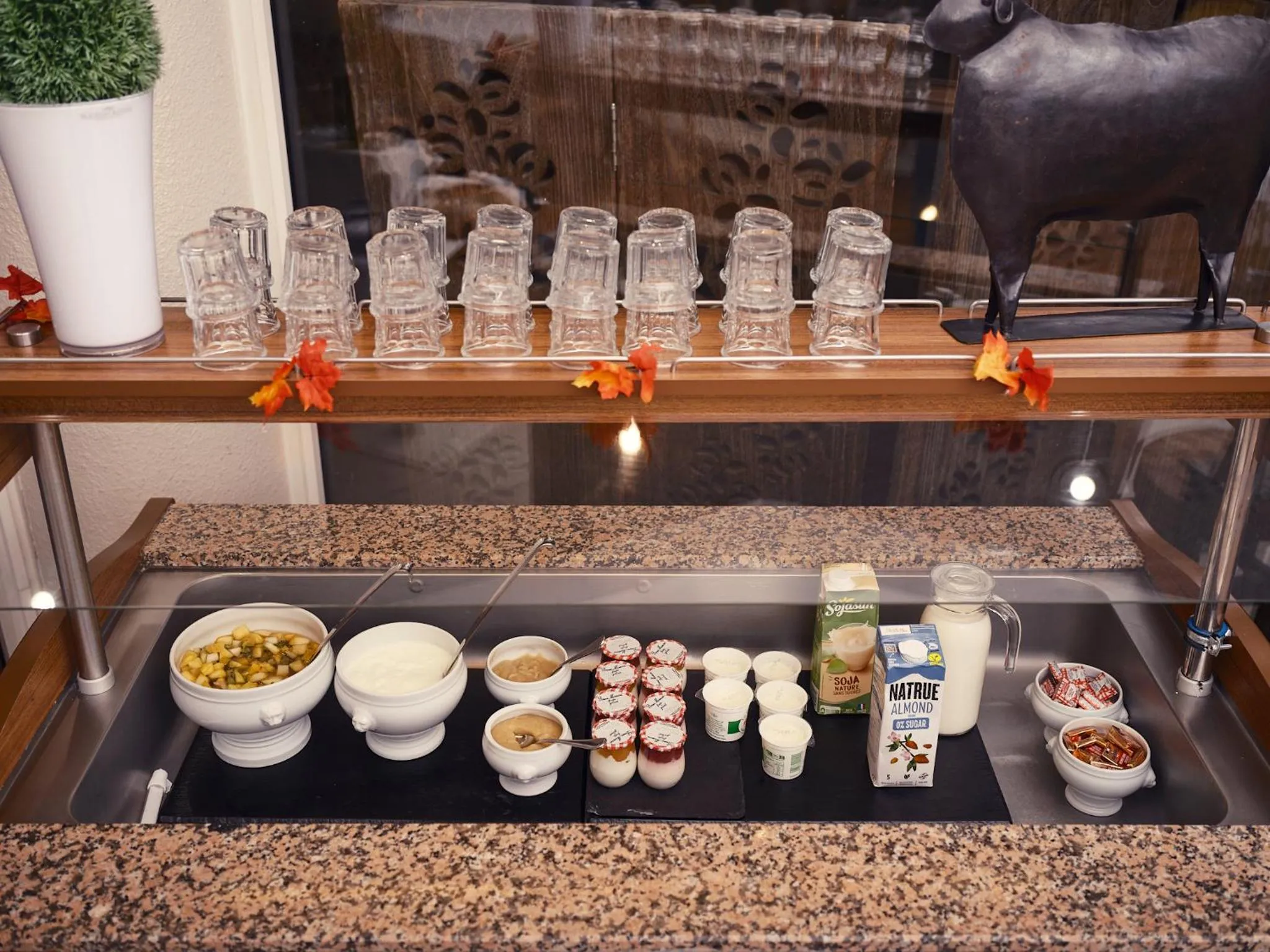 Breakfast in Garrigae Domaine de l'Esterel - piscine & SPA Cinq Mondes