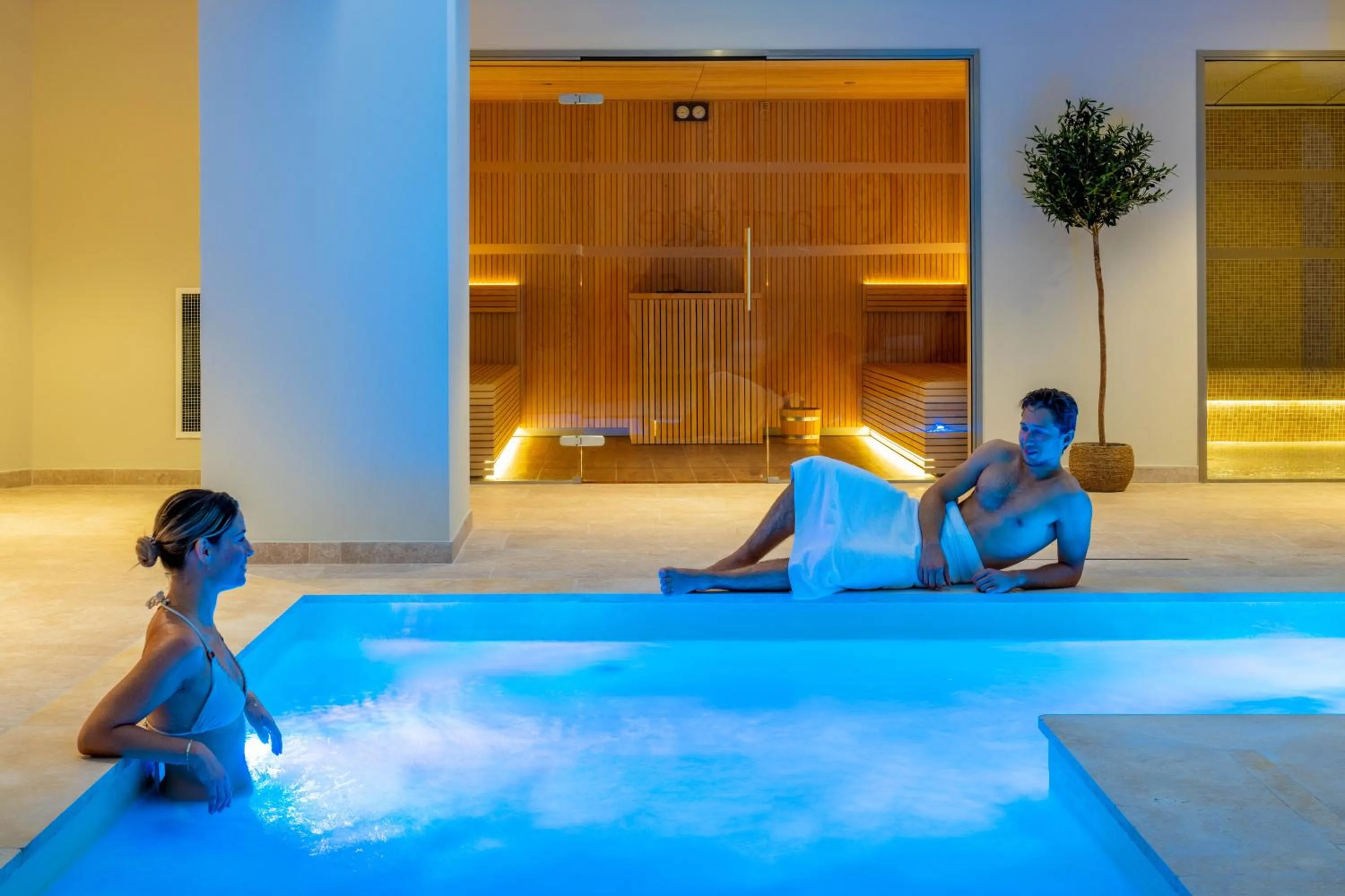 Spa and wellness centre/facilities in Garrigae Domaine de l'Esterel - piscine & SPA Cinq Mondes