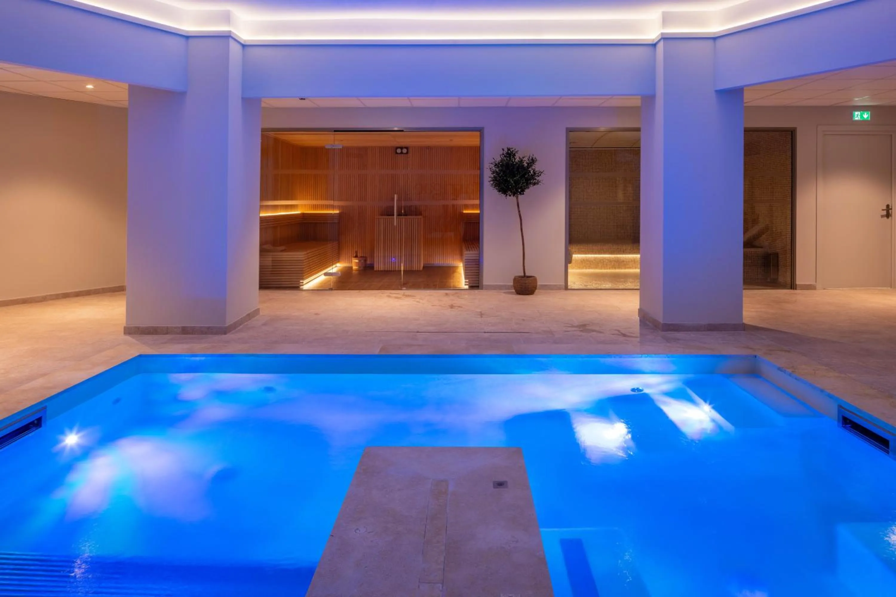 Spa and wellness centre/facilities in Garrigae Domaine de l'Esterel - piscine & SPA Cinq Mondes