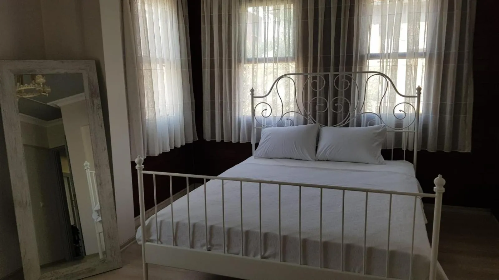 Bed in Queen Bee Hotel