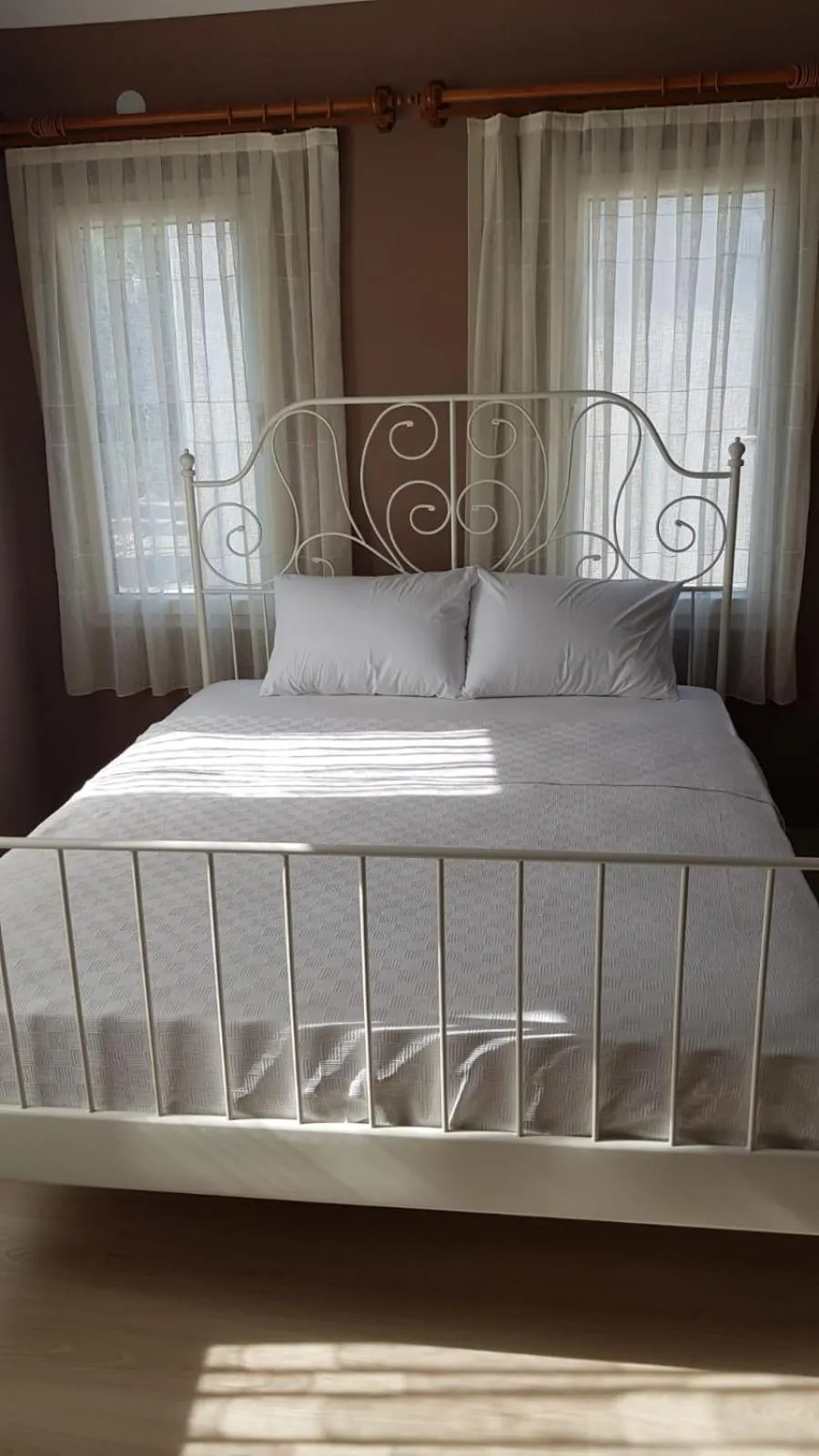 Bed in Queen Bee Hotel