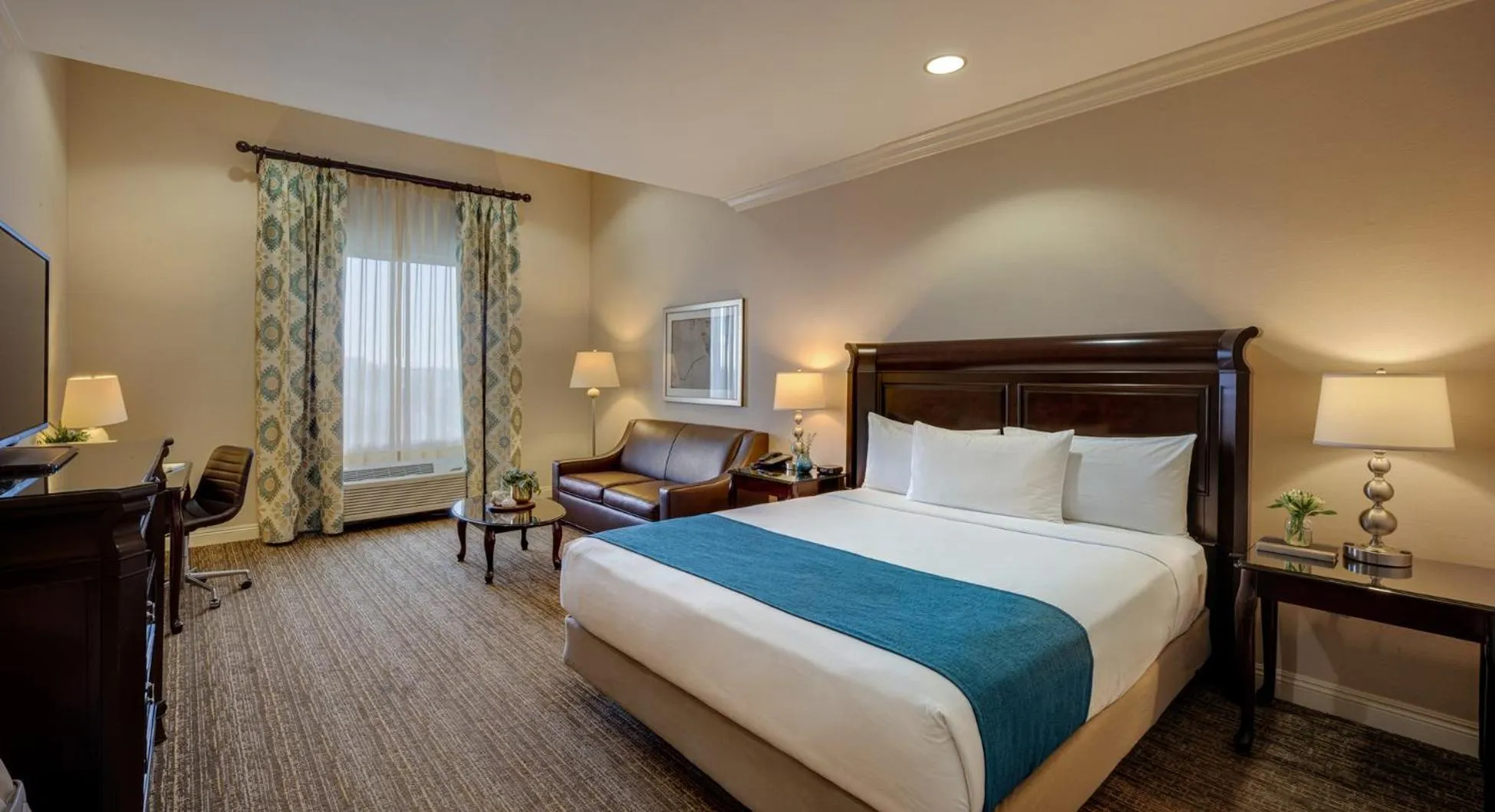 Photo of the whole room, Bed in Ayres Hotel Fountain Valley - Huntington Beach