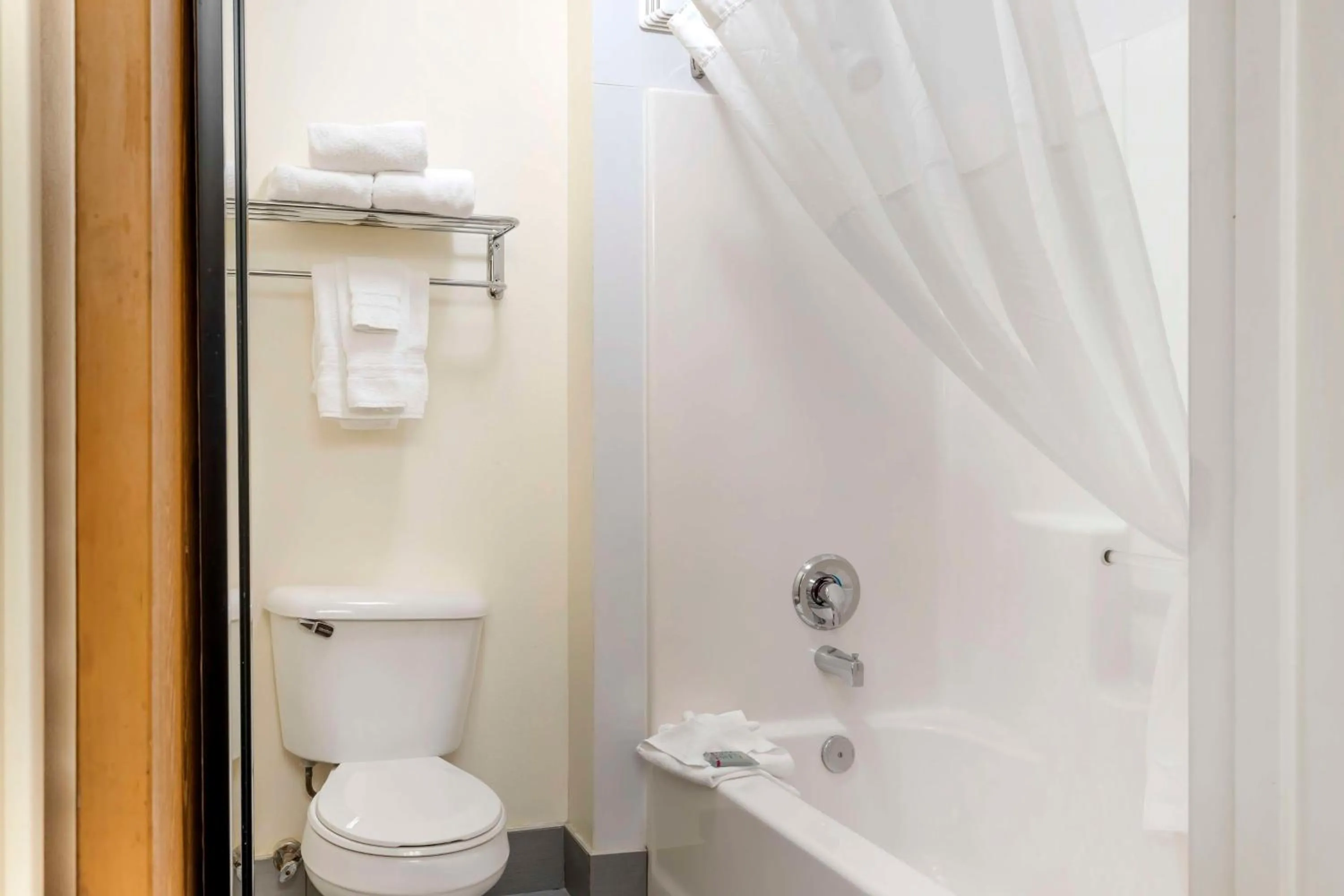 Bathroom in Best Western Yellowstone Crossing