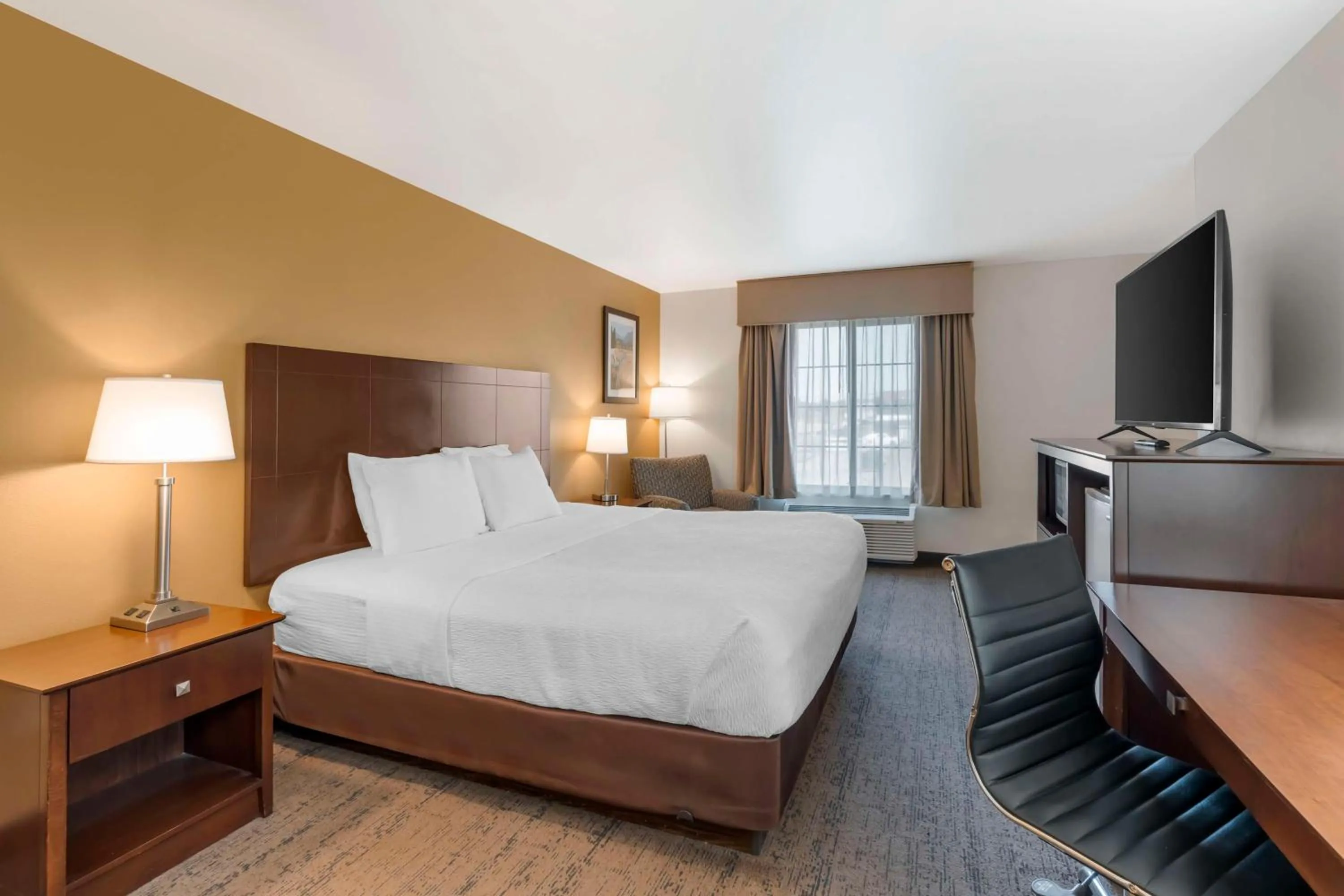 Bedroom, Bed in Best Western Yellowstone Crossing