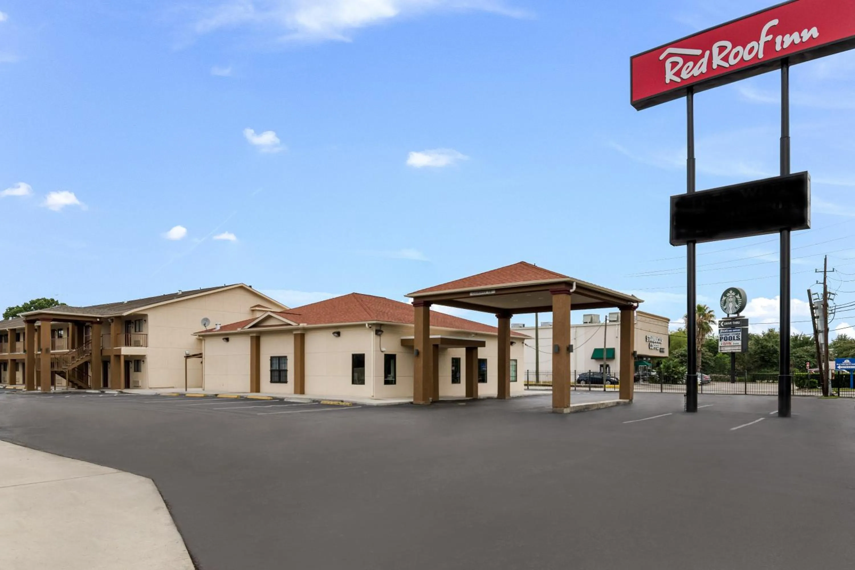 Property building in Red Roof Inn Houston – Spring North