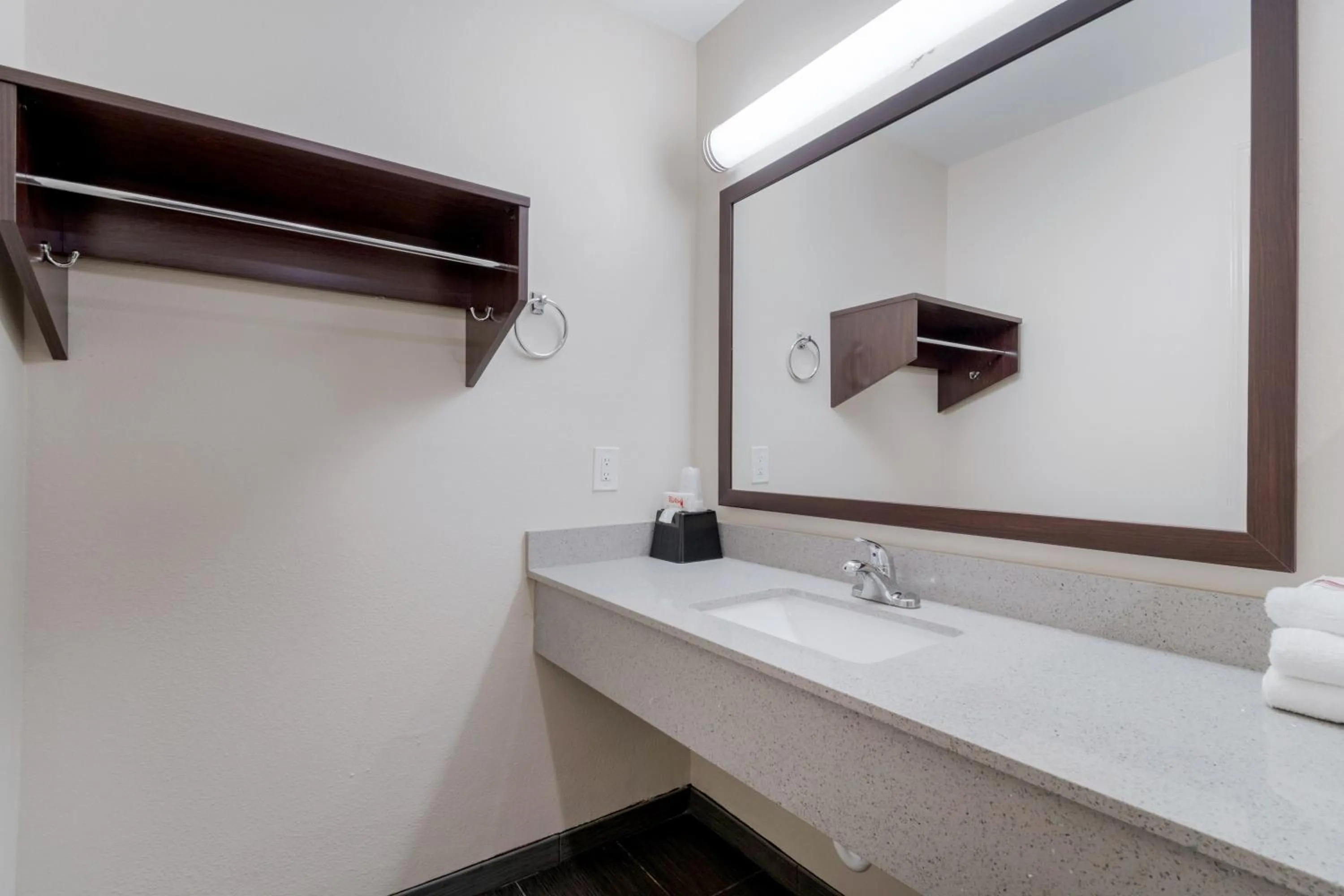 Photo of the whole room in Red Roof Inn Houston – Spring North