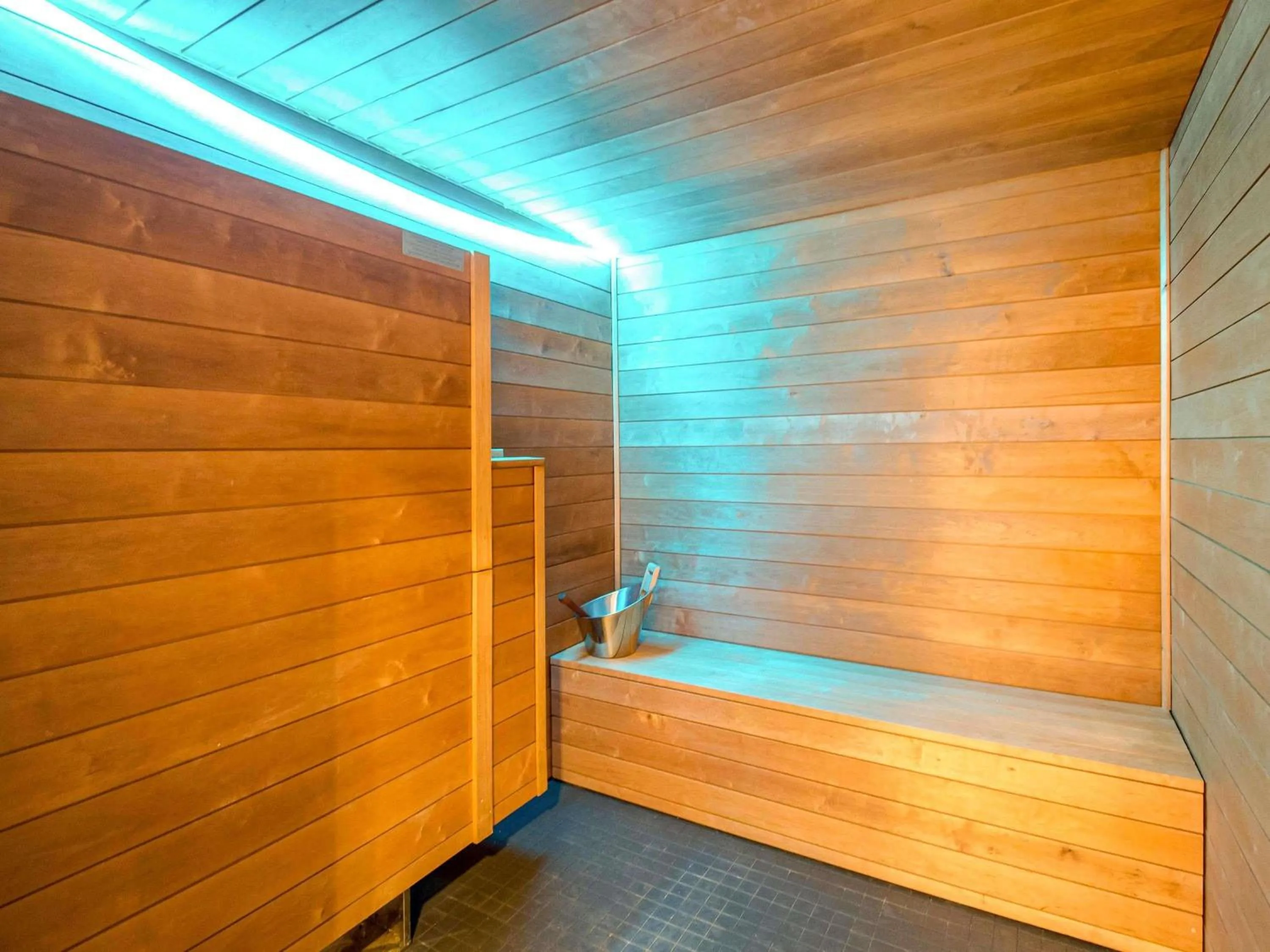 Pool view in Mercure Chantilly Resort & Conventions