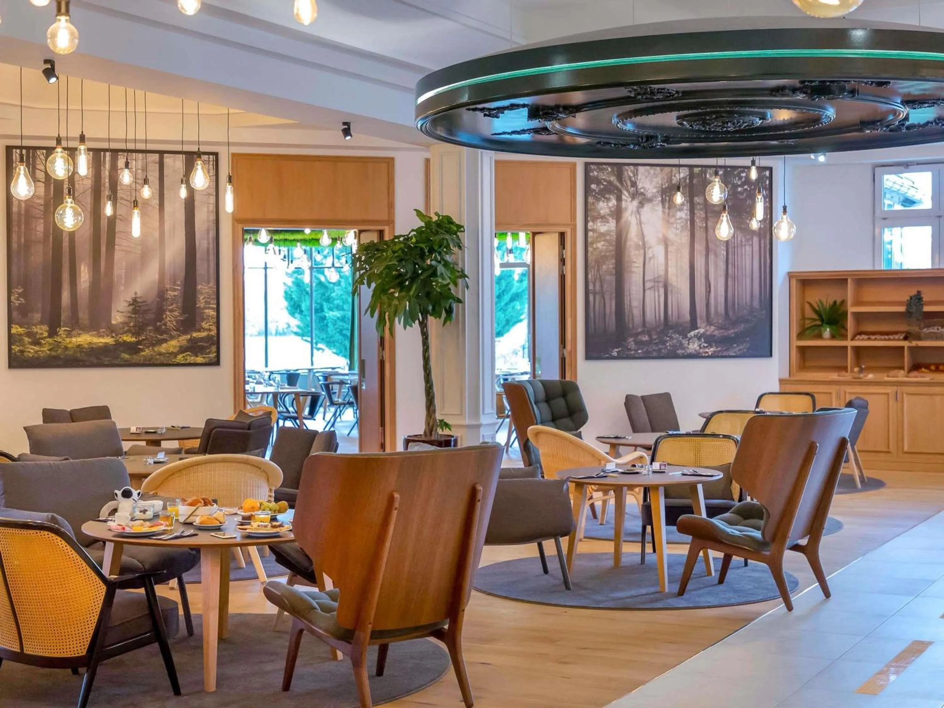 Restaurant/places to eat in Mercure Chantilly Resort & Conventions