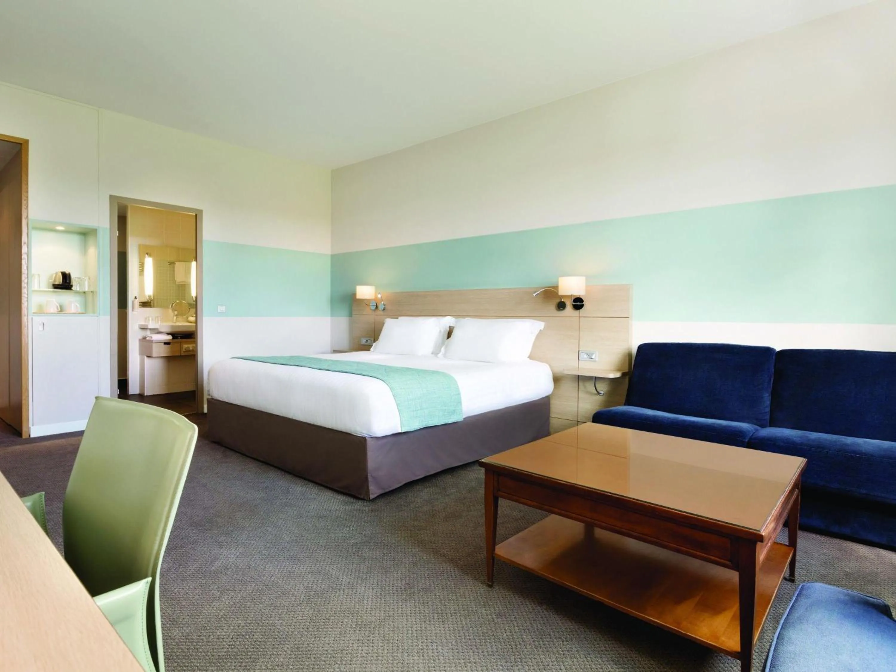 Bedroom, Bed in Mercure Chantilly Resort & Conventions