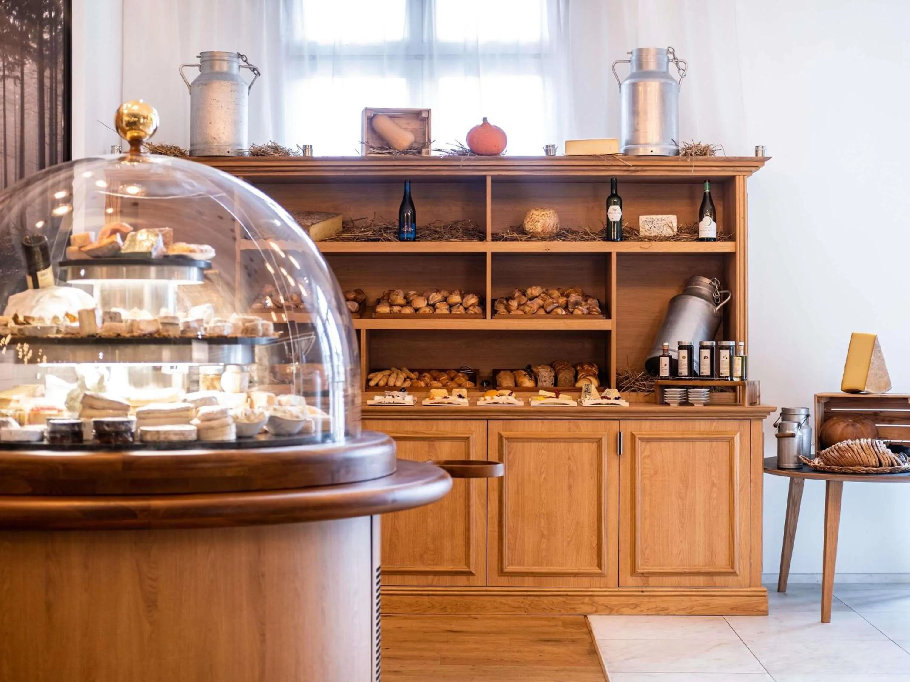 Restaurant/places to eat in Mercure Chantilly Resort & Conventions