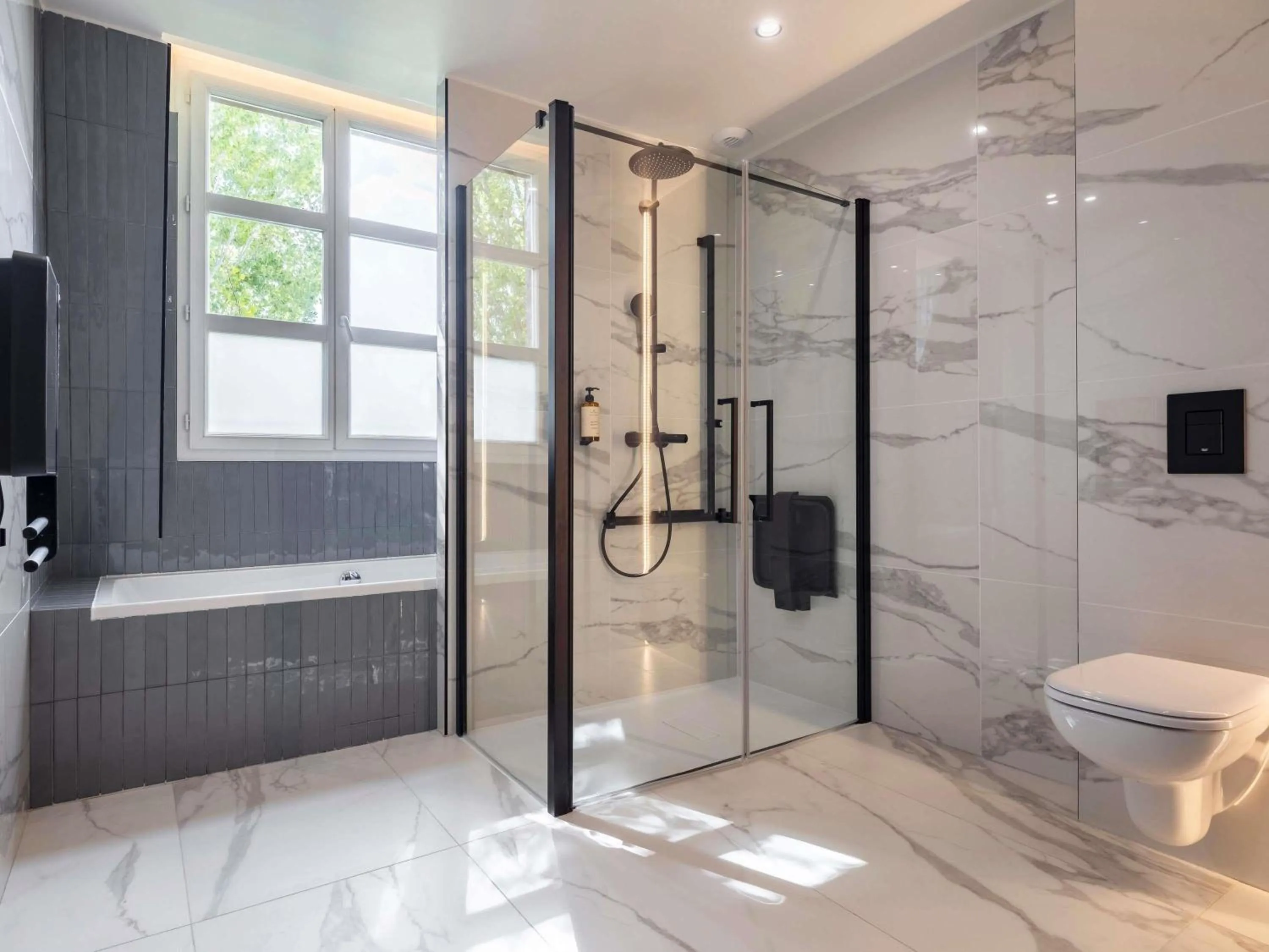 Bedroom in Mercure Chantilly Resort & Conventions