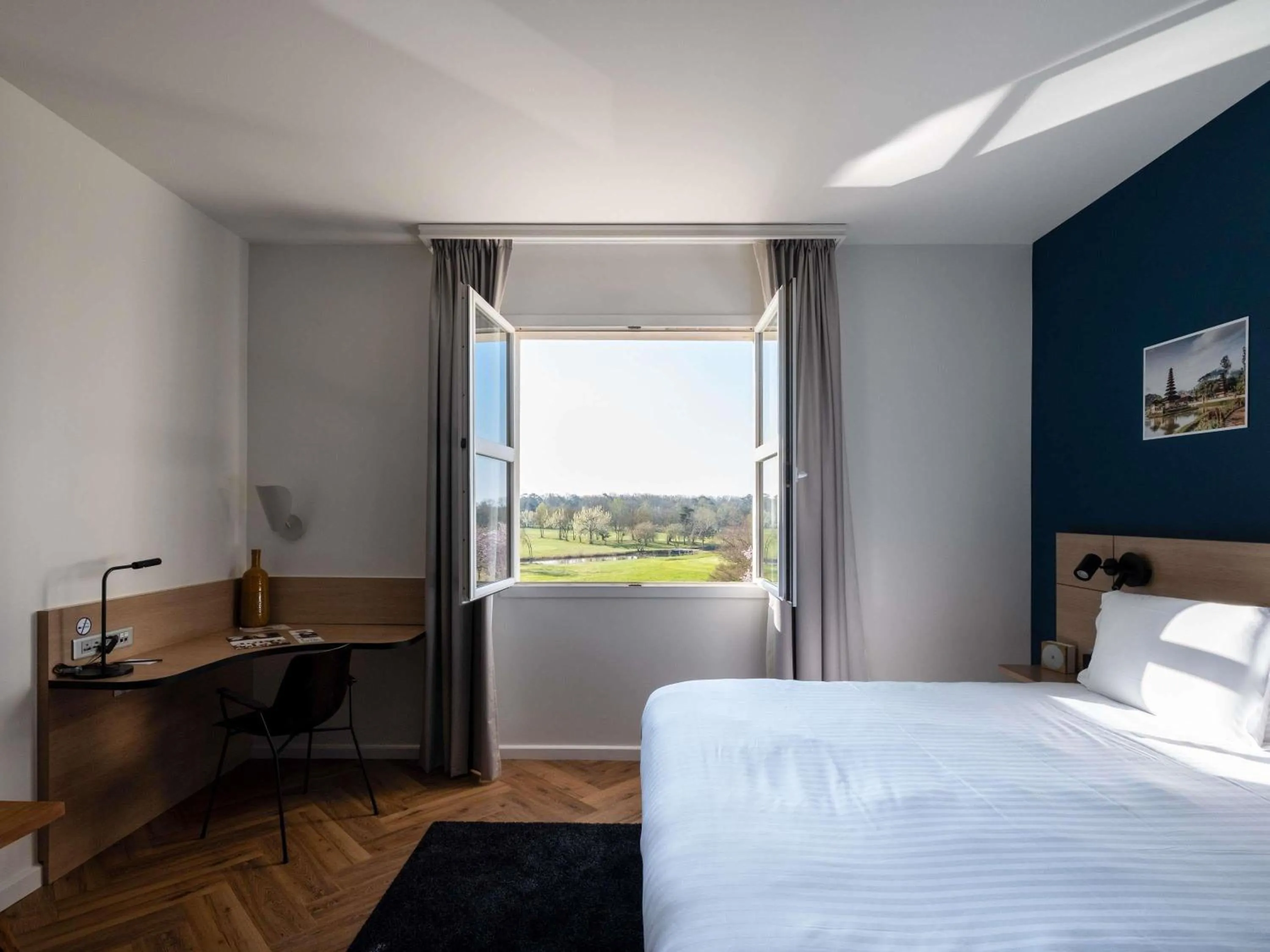 Bedroom, Bed in Mercure Chantilly Resort & Conventions