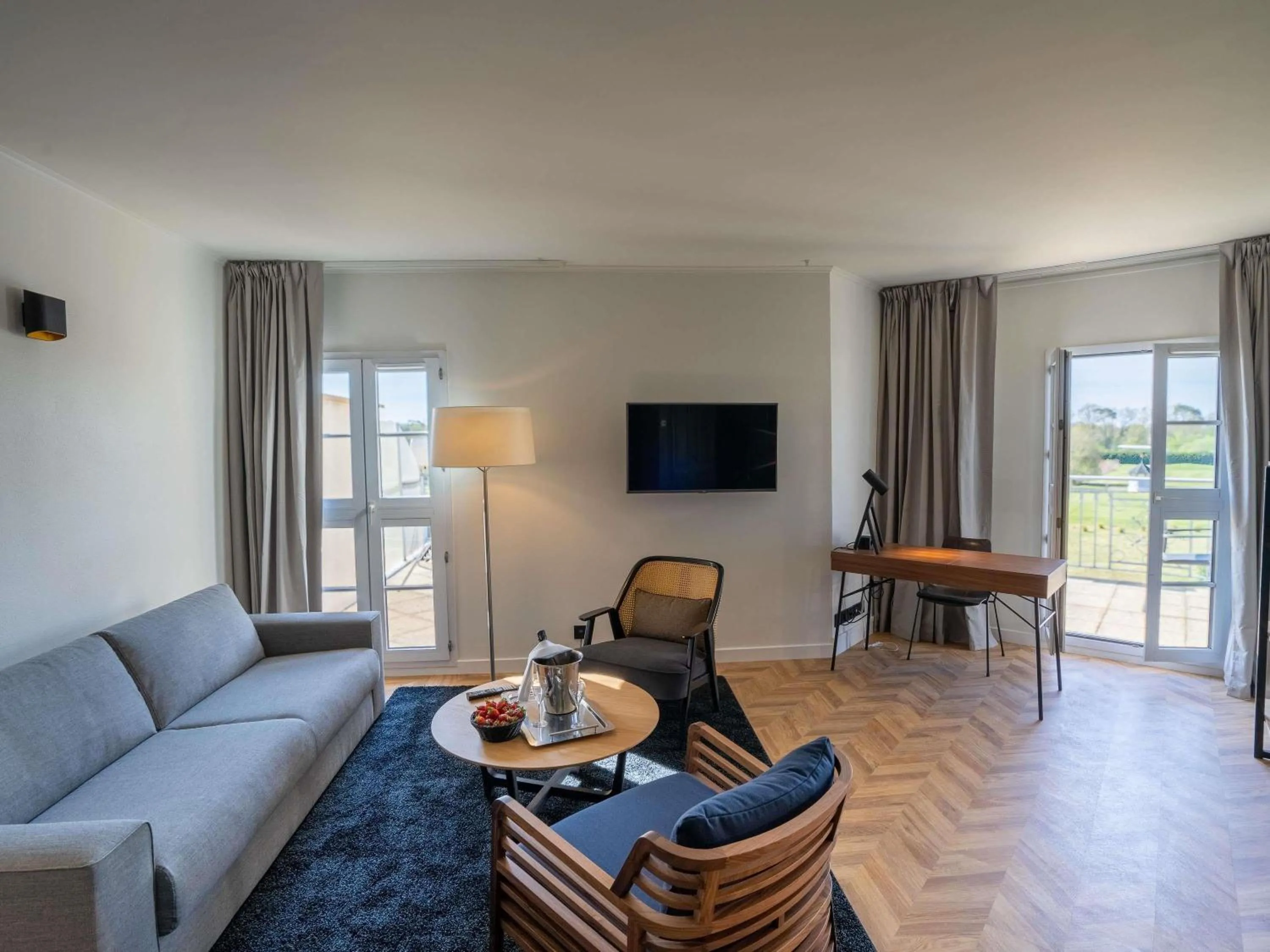 Bedroom in Mercure Chantilly Resort & Conventions