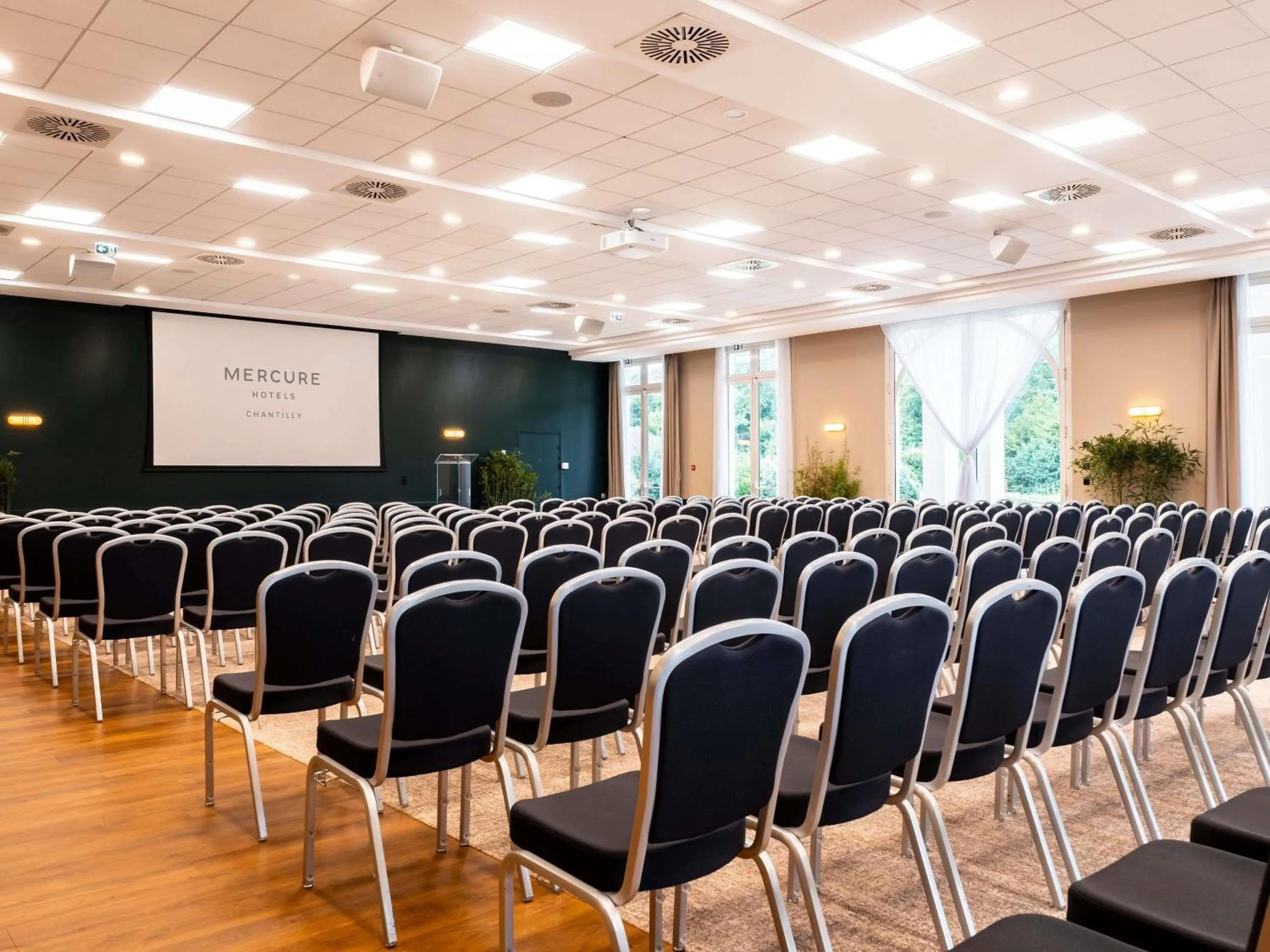 Meeting/conference room in Mercure Chantilly Resort & Conventions