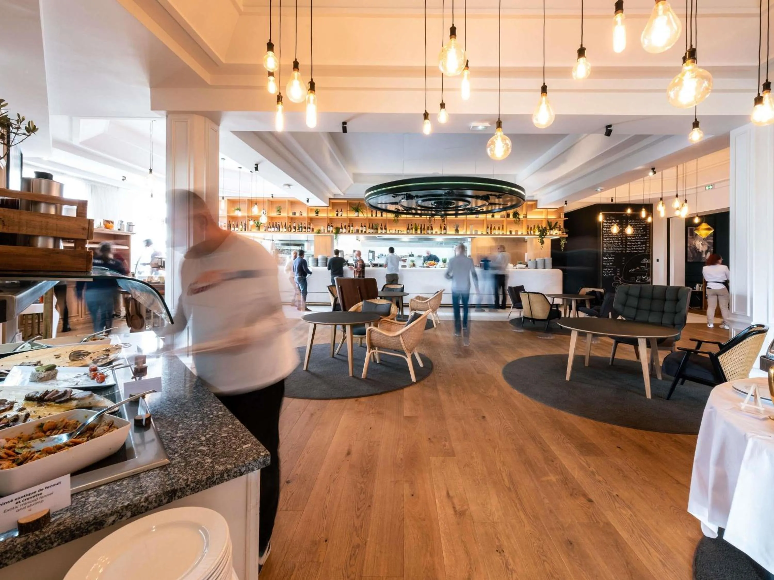 Restaurant/places to eat in Mercure Chantilly Resort & Conventions