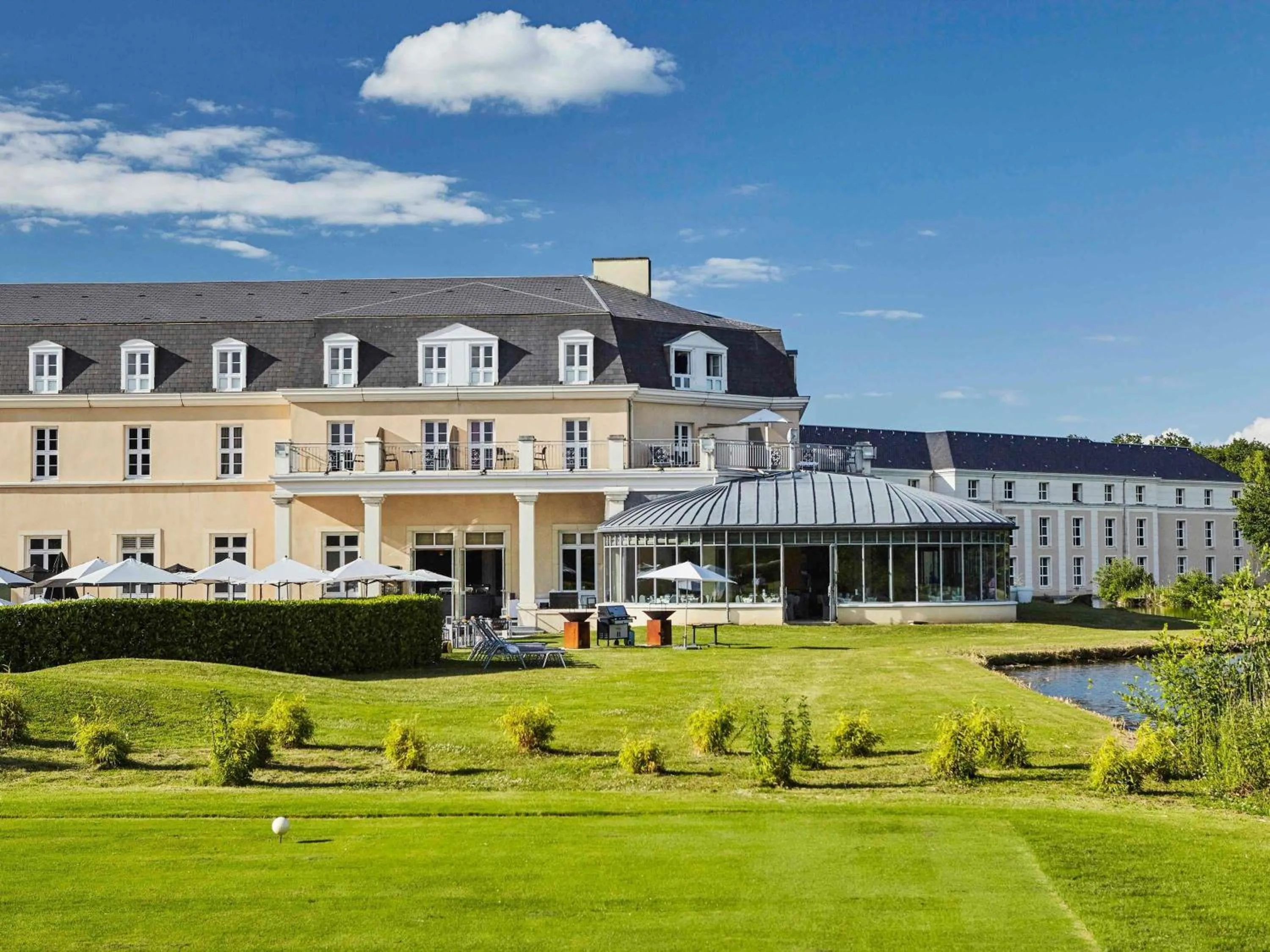 Property building in Mercure Chantilly Resort & Conventions