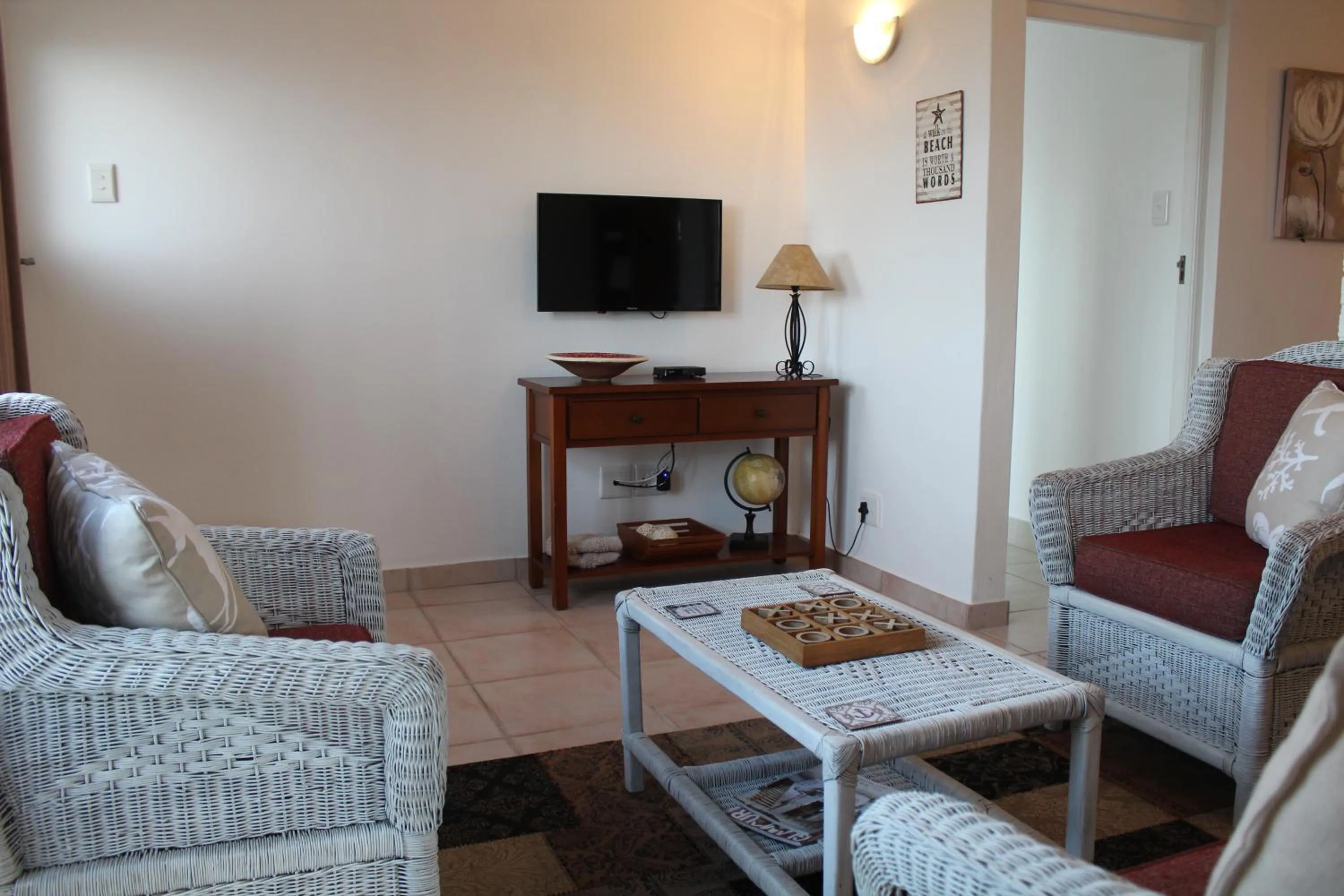 TV and multimedia in Beach Break B&B - Deluxe Suites