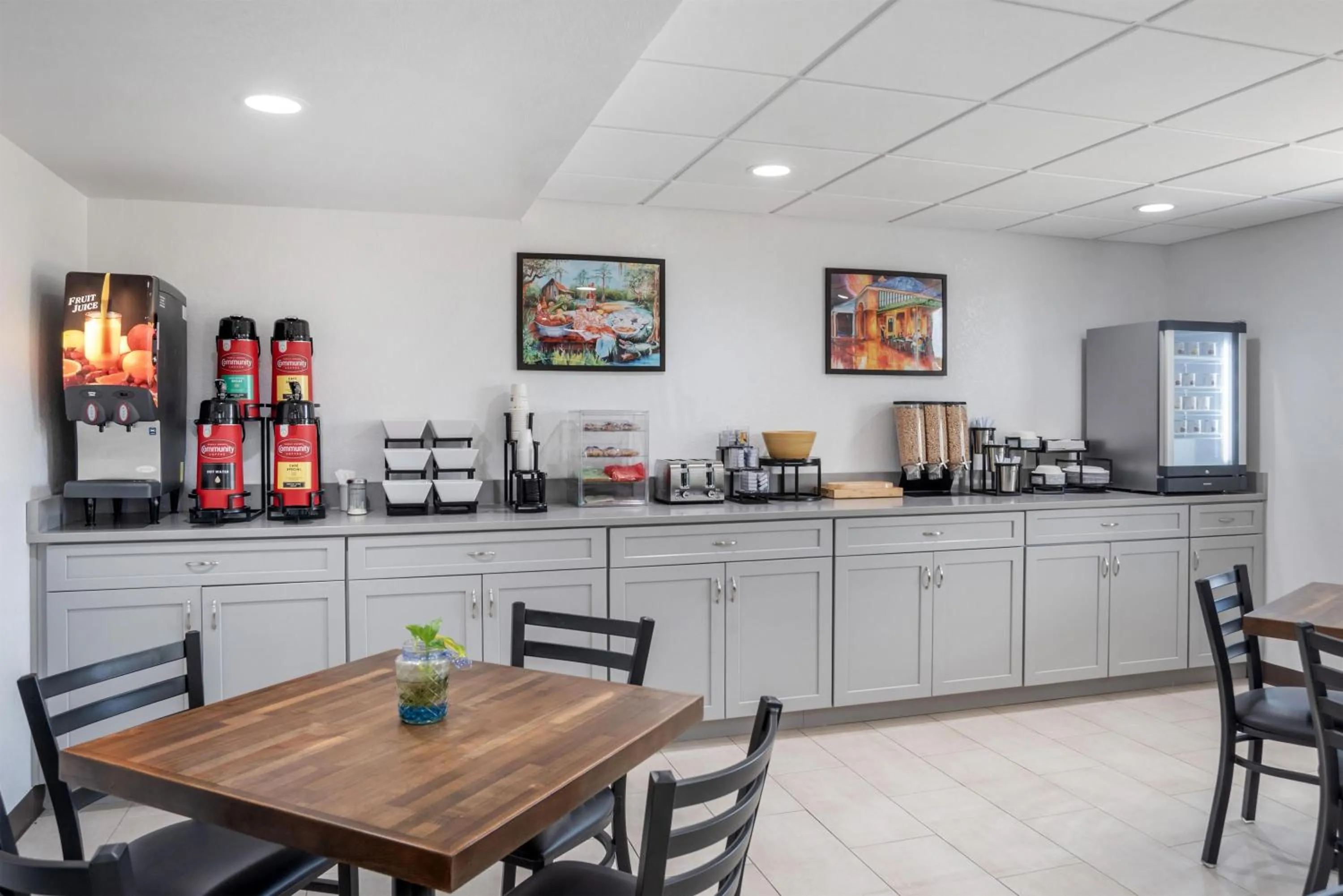 Restaurant/places to eat in SureStay Studio by Best Western Gonzales