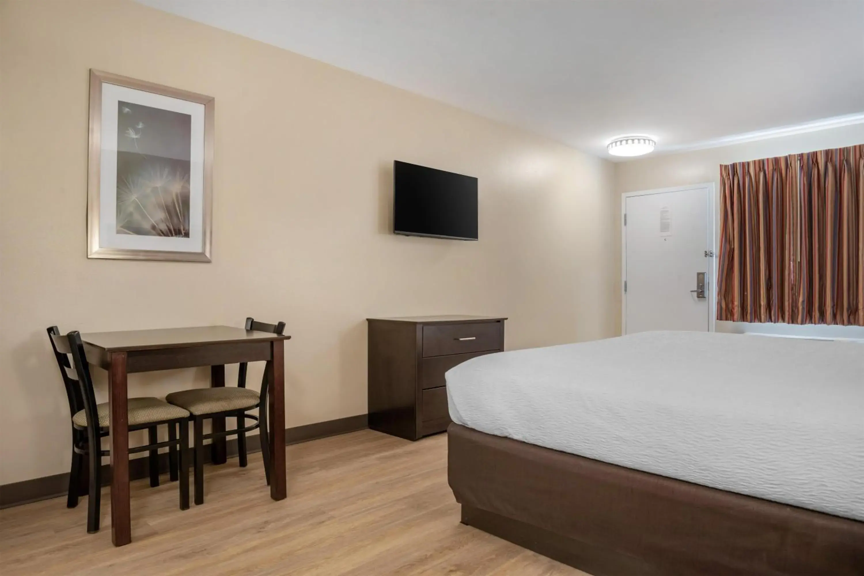 King Room with Bath Tub and Kitchenette - Disability Access/Non-Smoking in SureStay Studio by Best Western Gonzales King Room with Bath Tub and Kitchenette - Disability Access/Non-Smoking in SureStay Studio by Best Western Gonzales