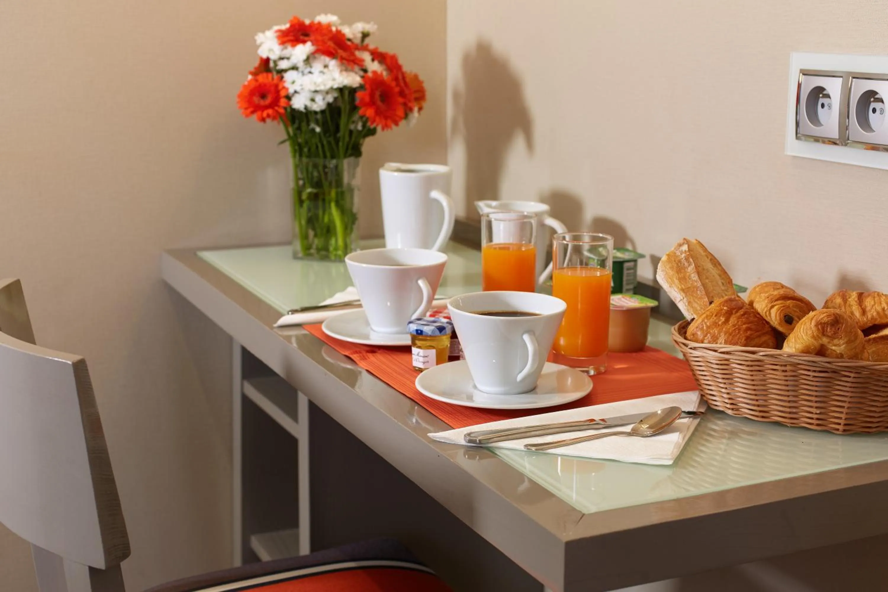 Breakfast in Beaugrenelle St-Charles Tour Eiffel