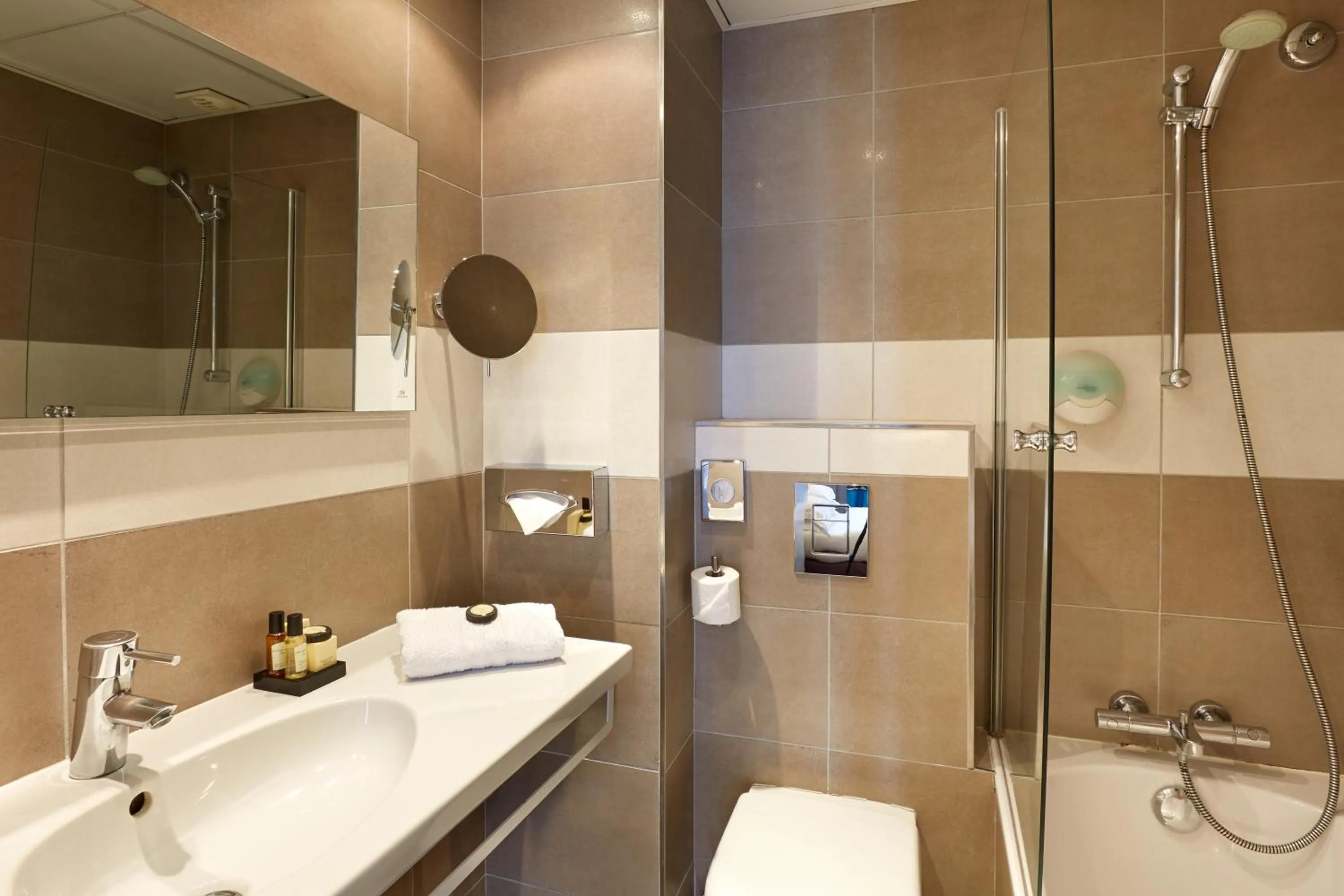 Bathroom in Beaugrenelle St-Charles Tour Eiffel