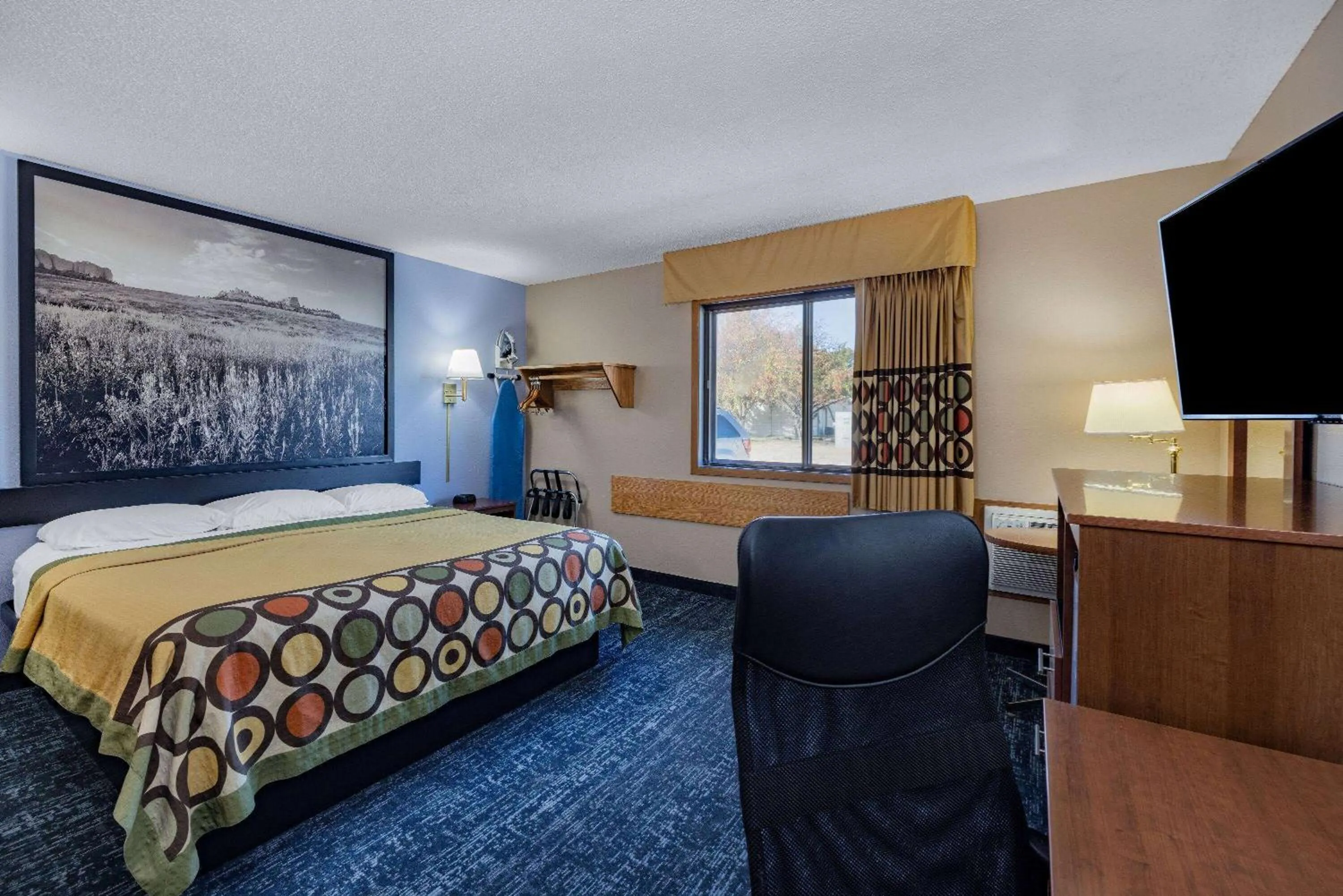 Photo of the whole room, Bed in Super 8 by Wyndham Valentine NE