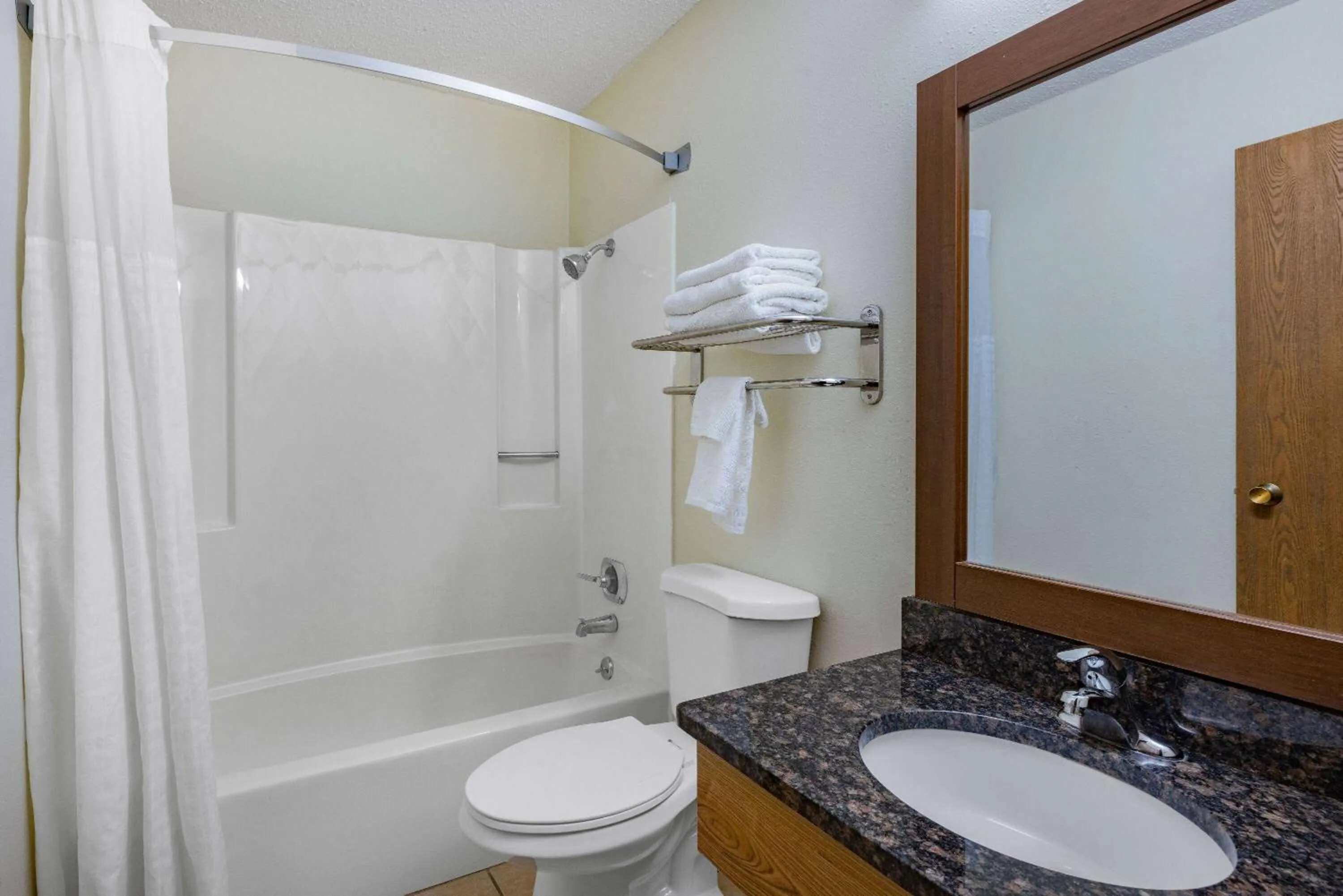 TV and multimedia in Super 8 by Wyndham Valentine NE