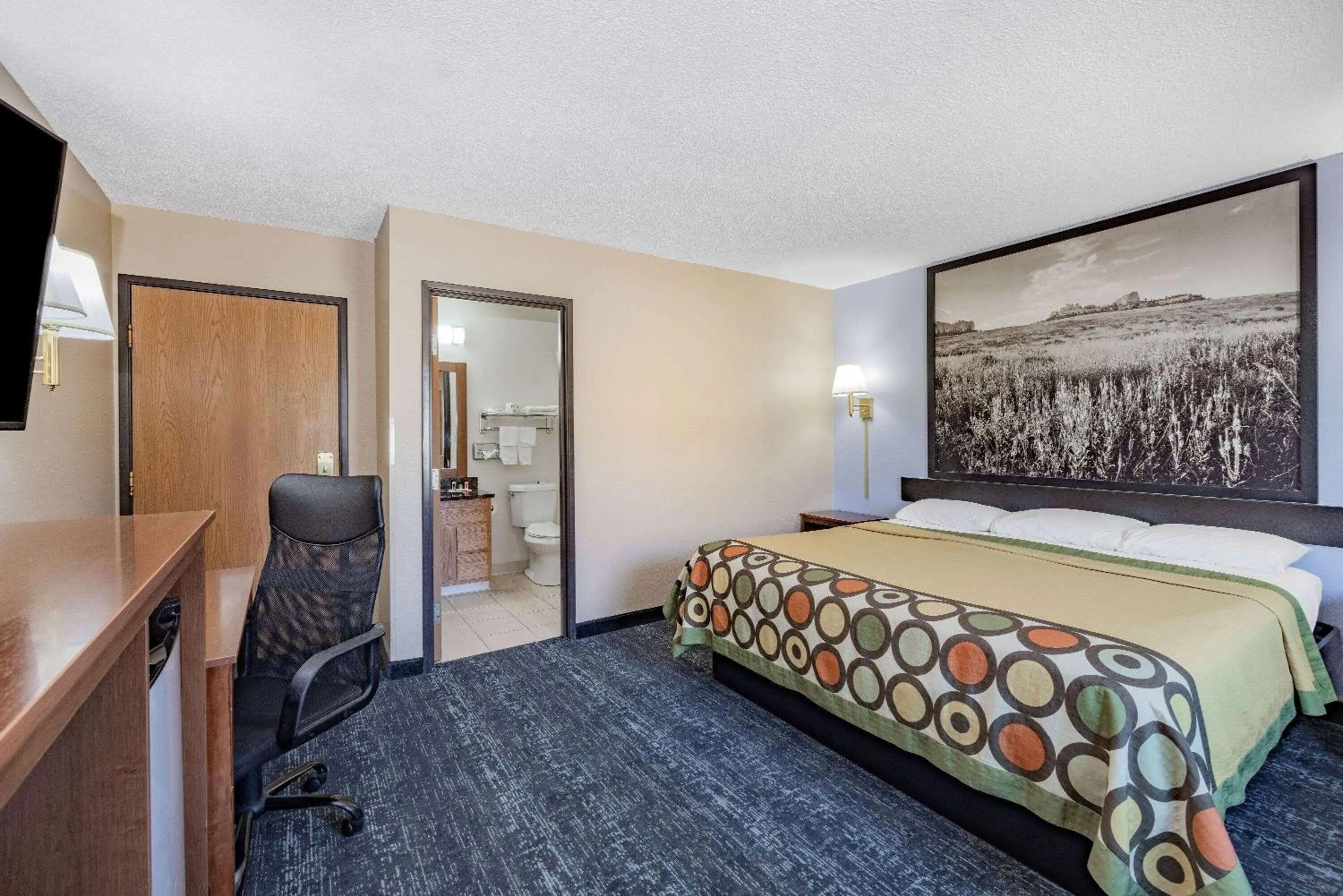 Photo of the whole room, Bed in Super 8 by Wyndham Valentine NE