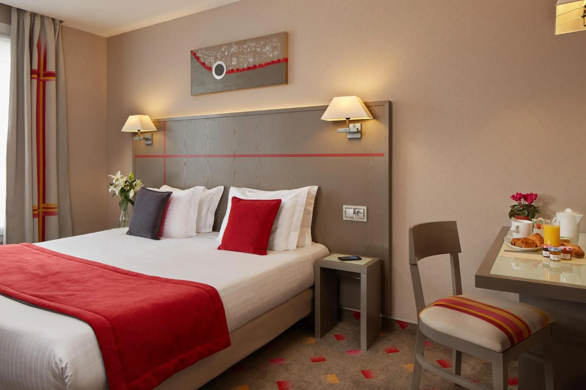 Bed in Alizé Grenelle Tour Eiffel