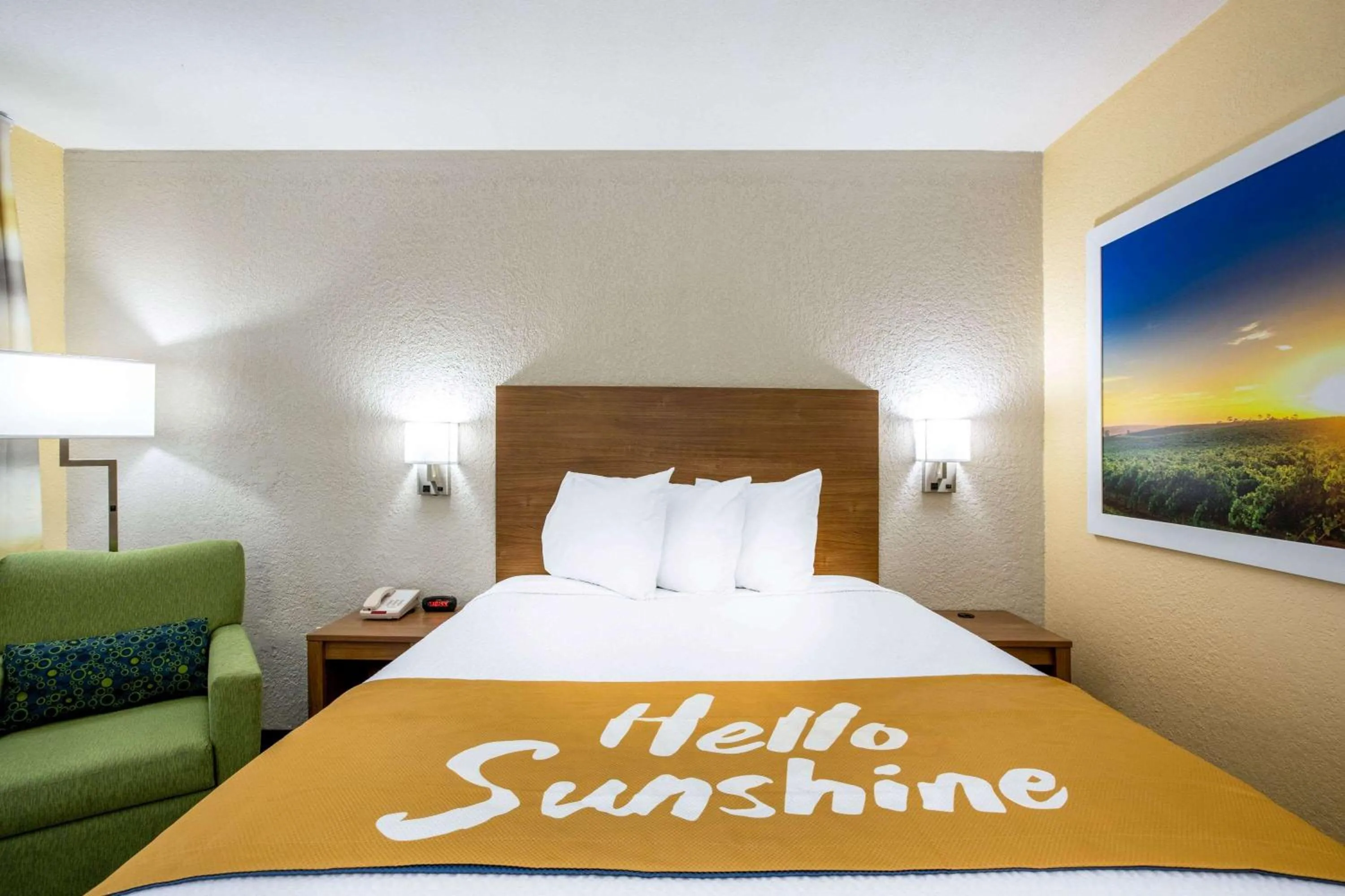 Photo of the whole room, Bed in Days Inn by Wyndham Apopka/Orlando